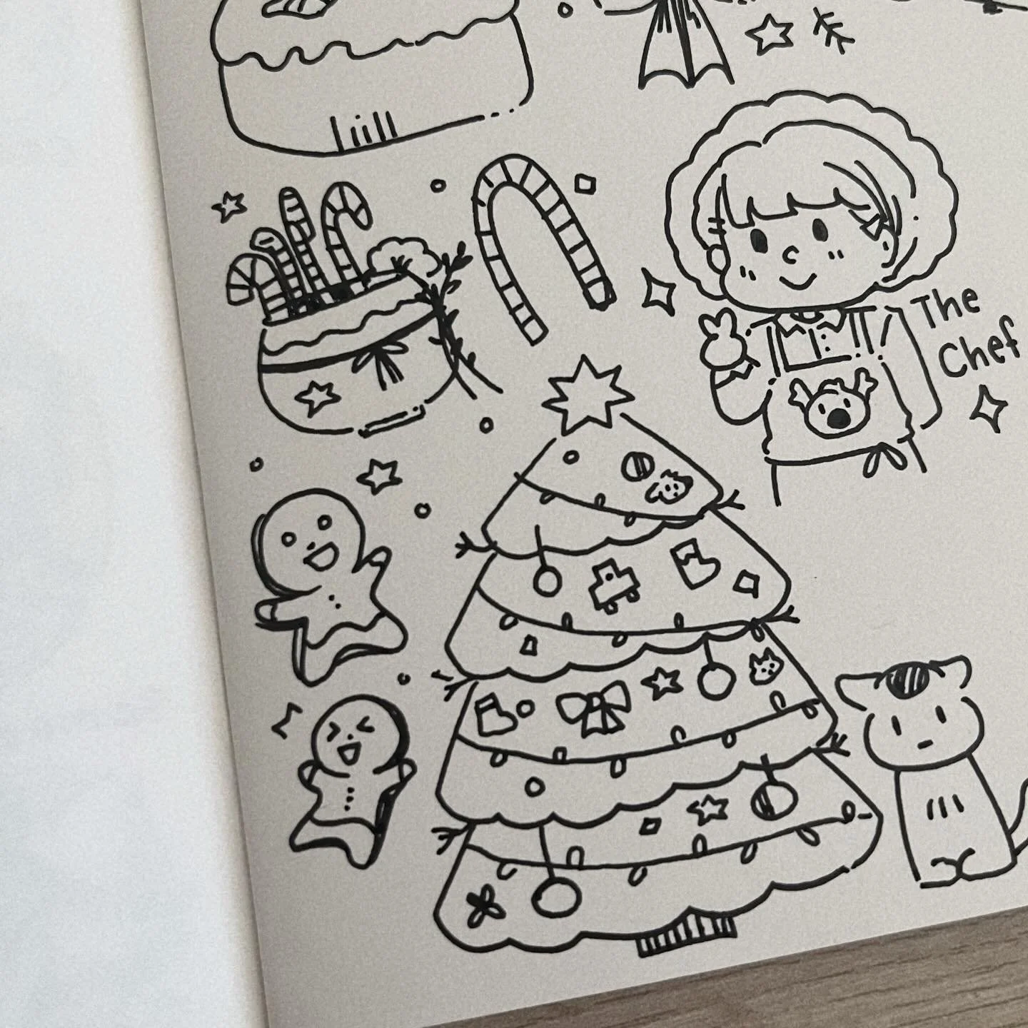 Day 14 of #adventcalendarchristmasdoodle ! These two gingerbread men have made their way from the kitchen to my sketchbook page!
I wonder how they&rsquo;ll fit into the final illustration? 🍪✨
.
.
.
#dailydoodles #sketchbookdrawing
#dailyillustration