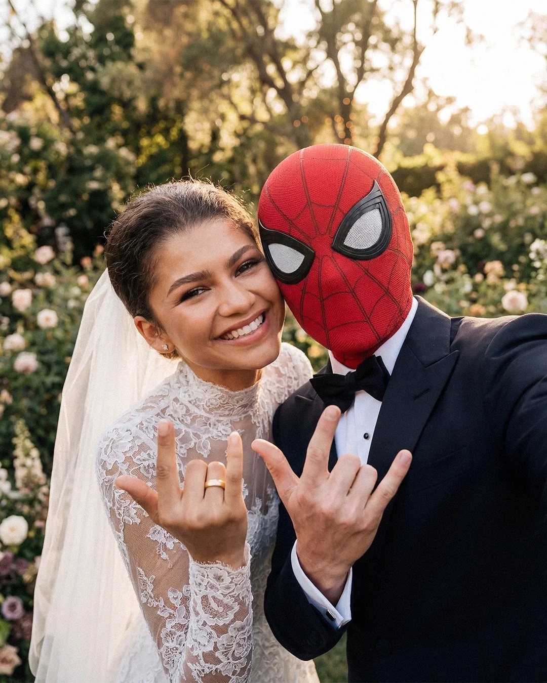 📸 ESCLUSIVA: Le foto del matrimonio segreto di Tom Holland e Zendaya.

Dopo mesi di rumor, finalmente eccole. Una cerimonia privata, pochi intimi e un&rsquo;atmosfera magica. La cura nei dettagli &egrave; tale da lasciare senza fiato: la luce, le es