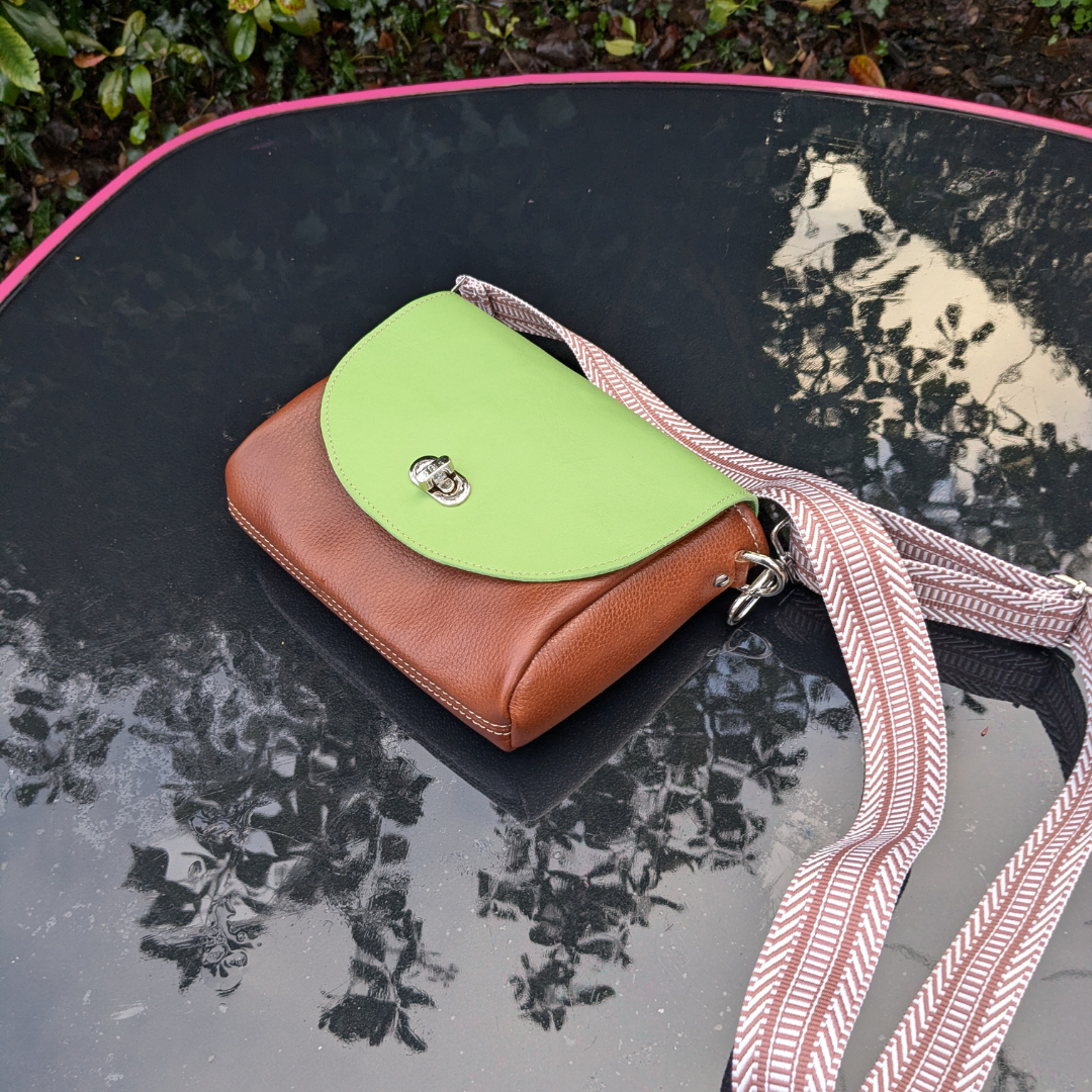 apple and tan mini saddle.png