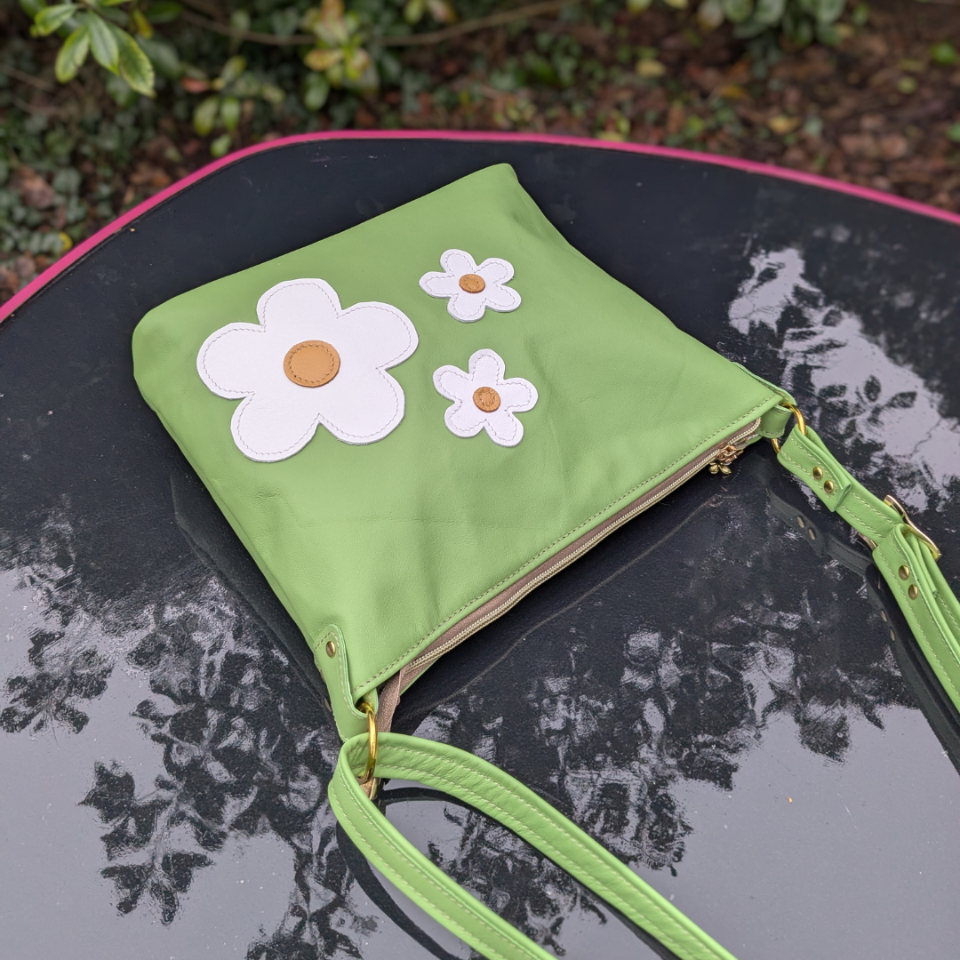 apple green daisy bag.png