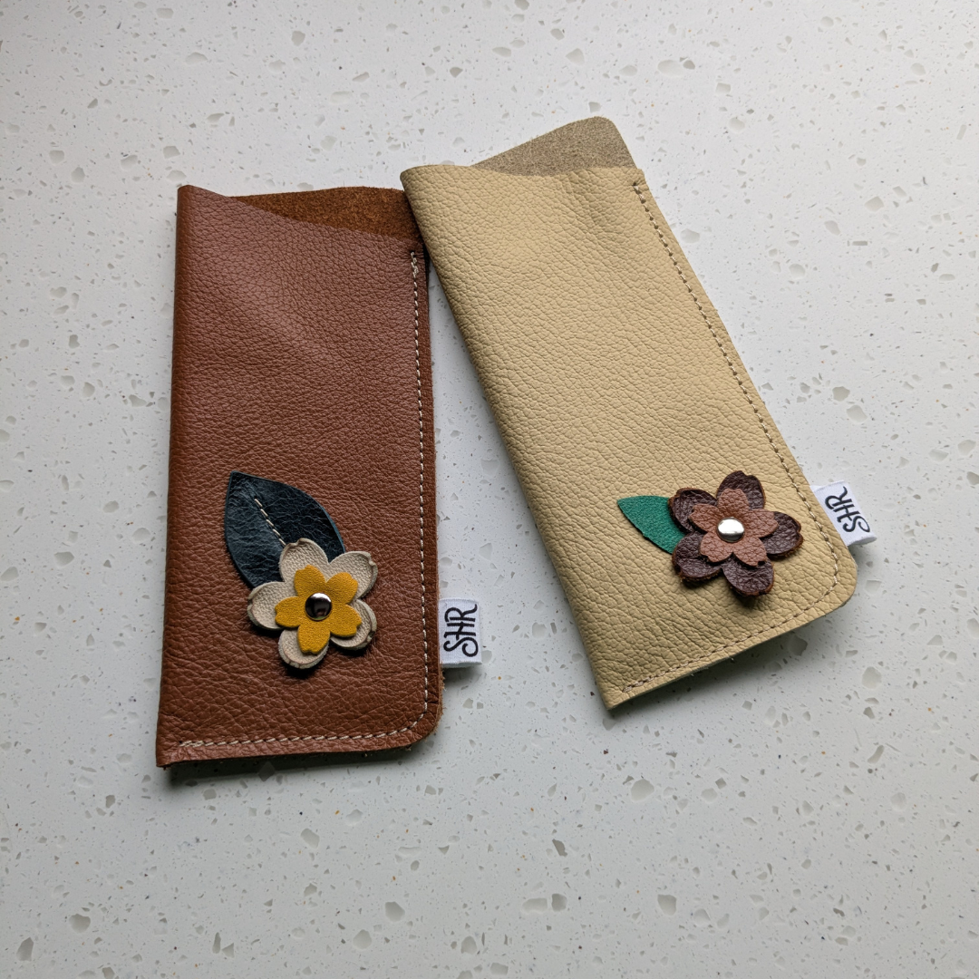 Leather glasses case - small flowers