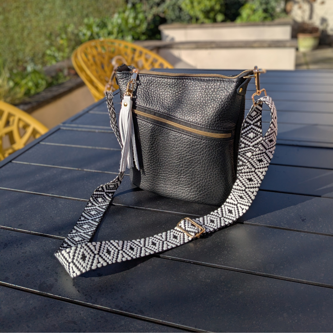 z black mini bucket with white.png