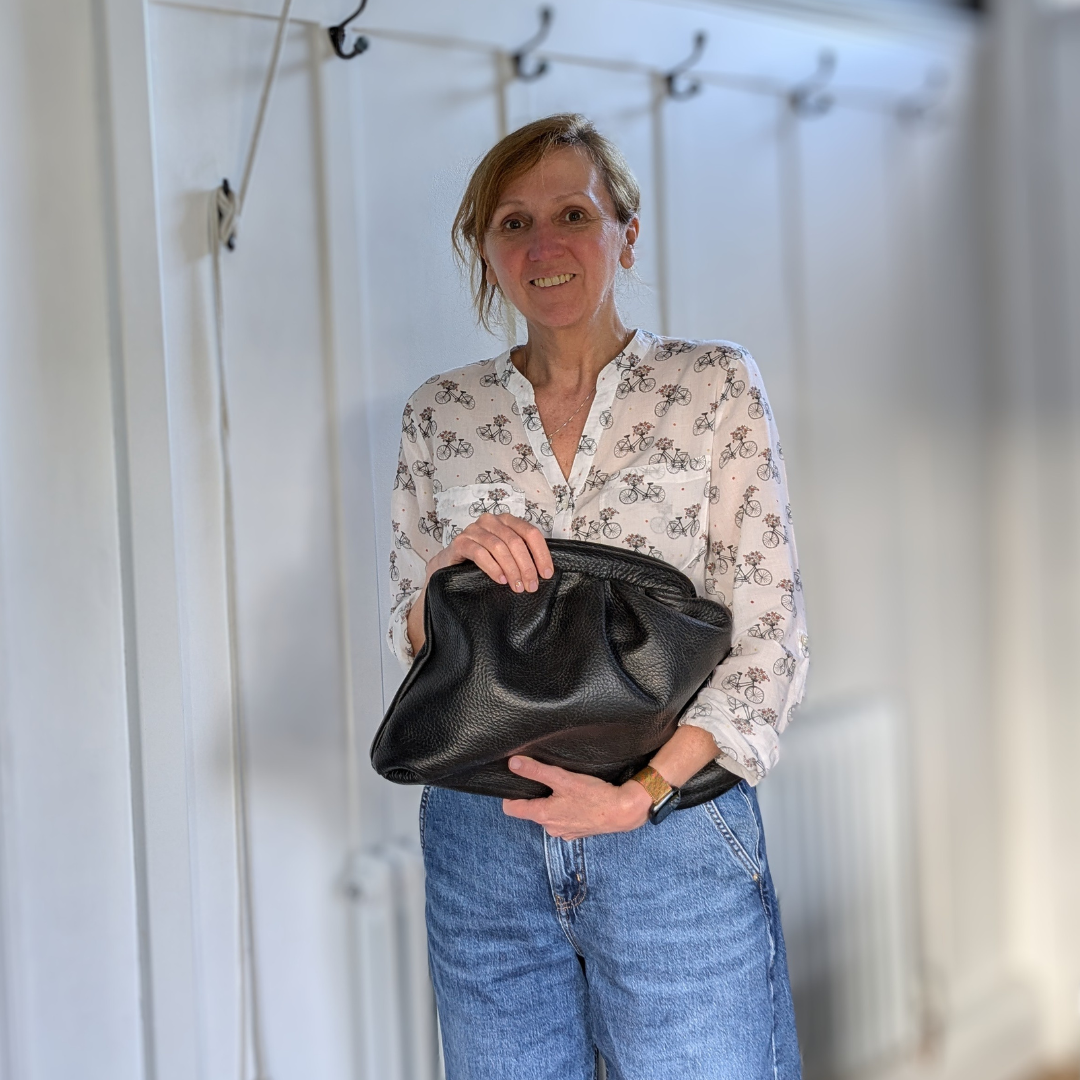 black clutch with frame.png