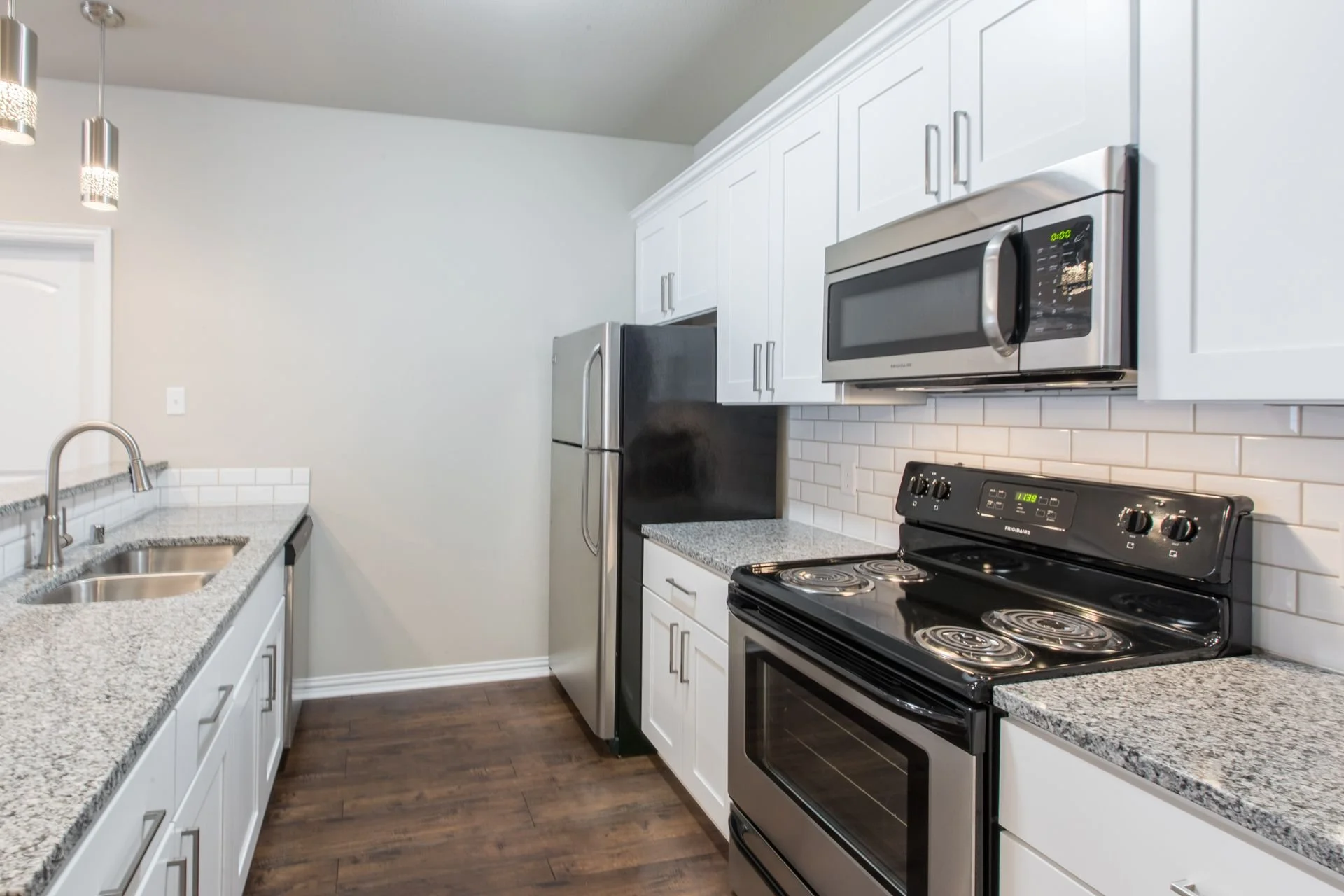 Kitchen 2.jpeg