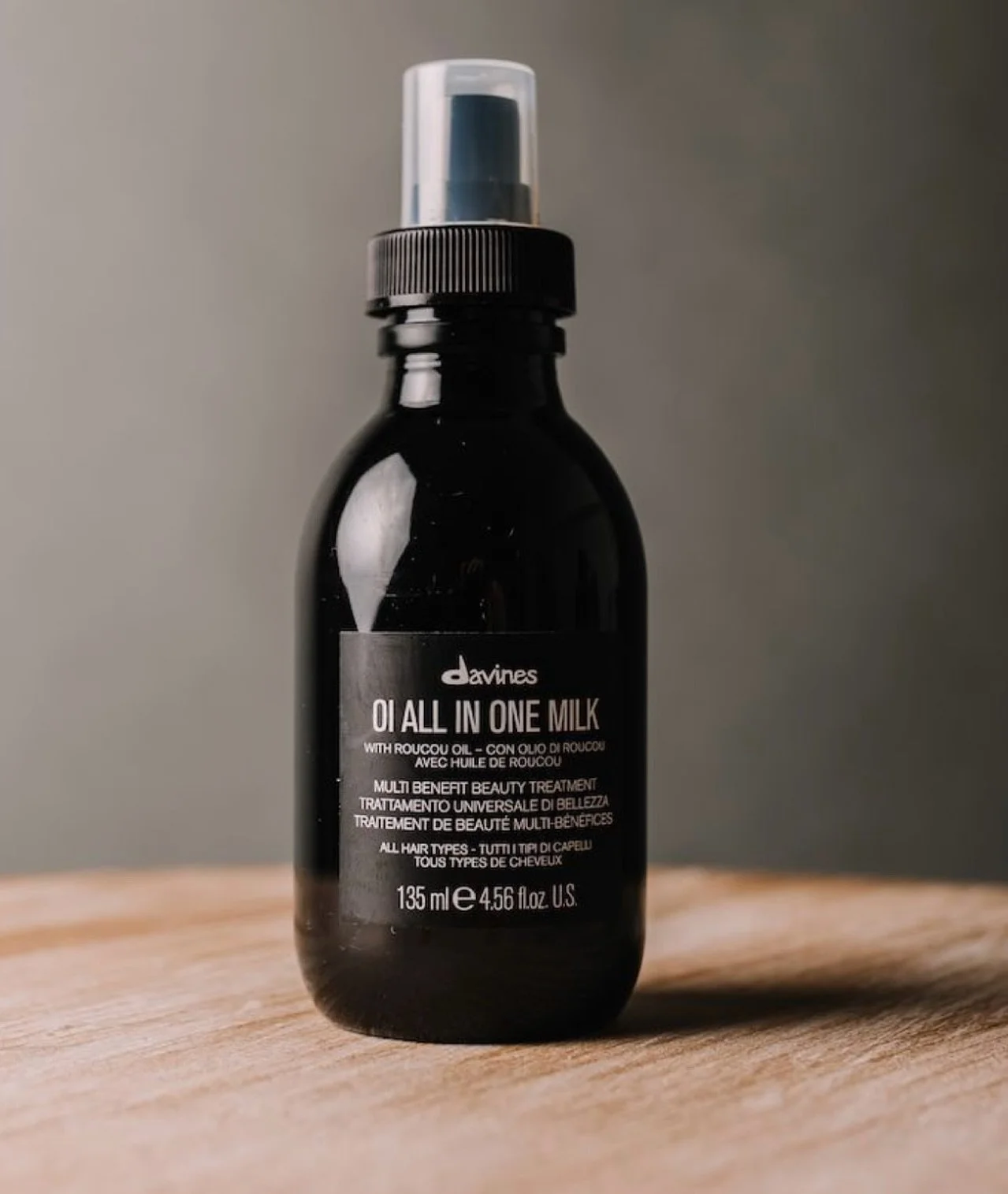 Product Feature ✨ 

Our best-selling multi-functional leave-in treatment controls frizz, hydrates, protects, and softens, leaving hair shiny and silky. This hydrating milk conditioning spray tames and detangles for a smooth, naturally shiny look.
It 