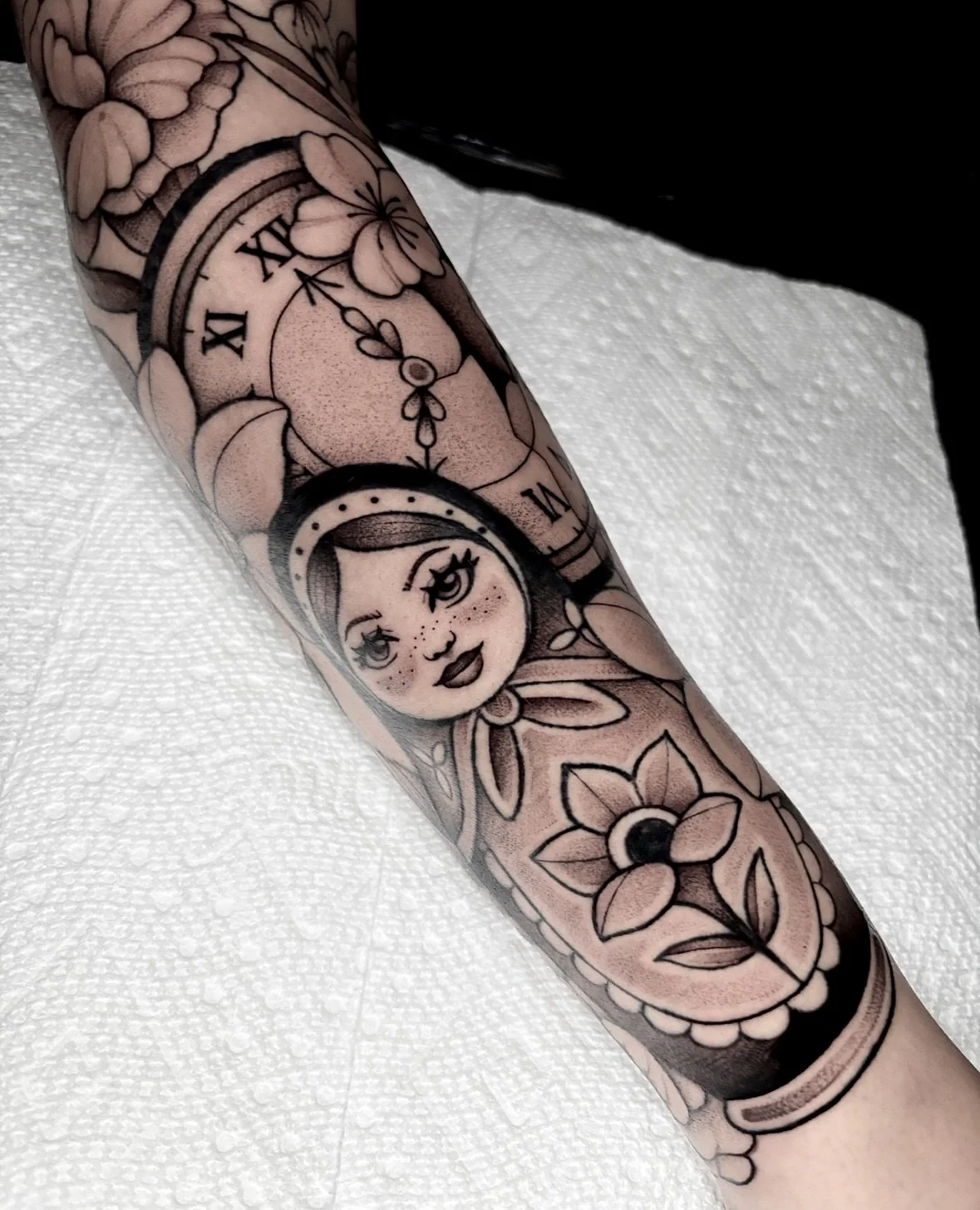 Enjoyed making this half sleeve for Alina!✨
Thanks for the trust 💖
Done @9lives.tattoo