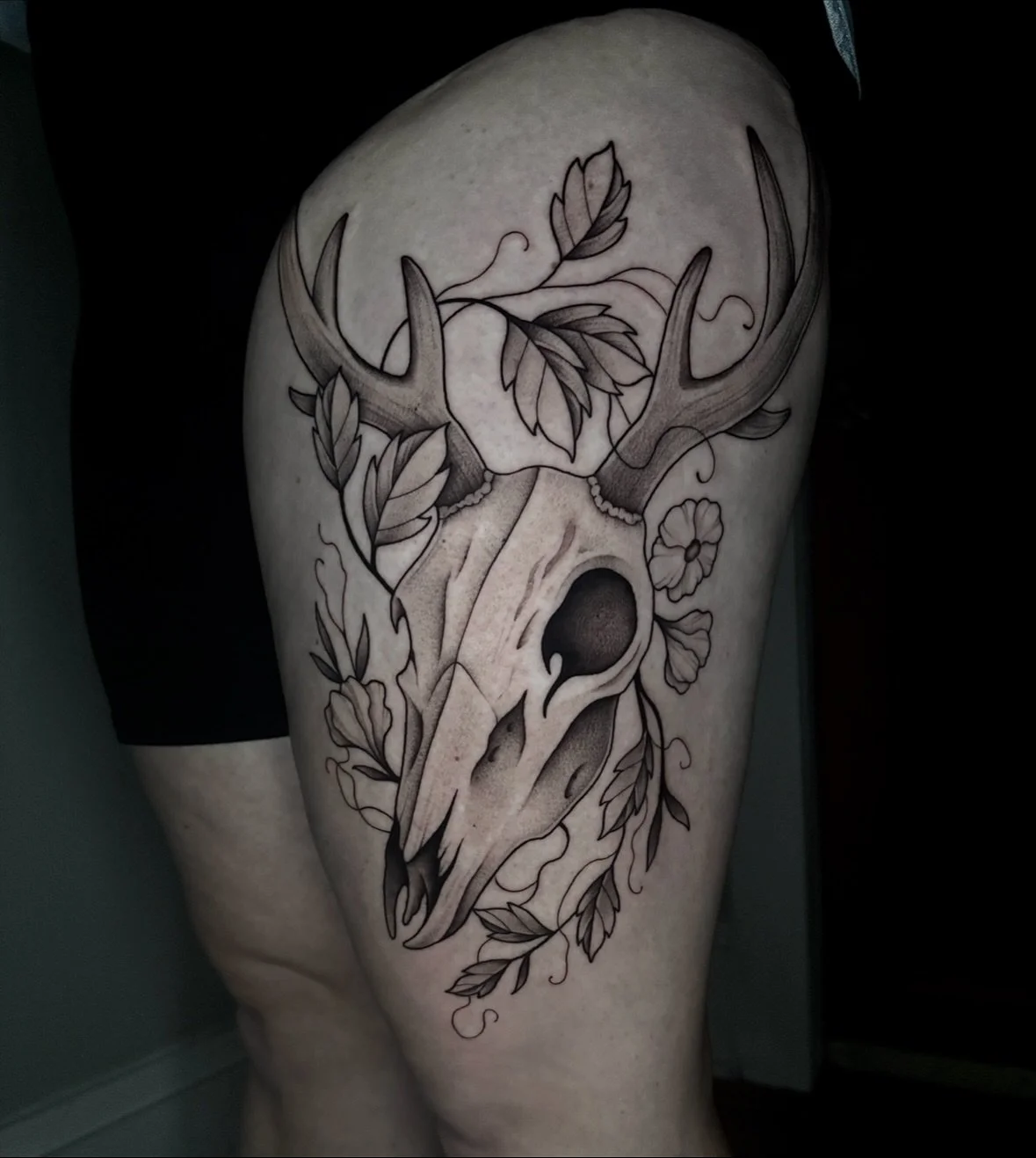 Deer skull added to Sarah’s leg project ๐ซ๐ค thanks!
Done @9lives.tattoo