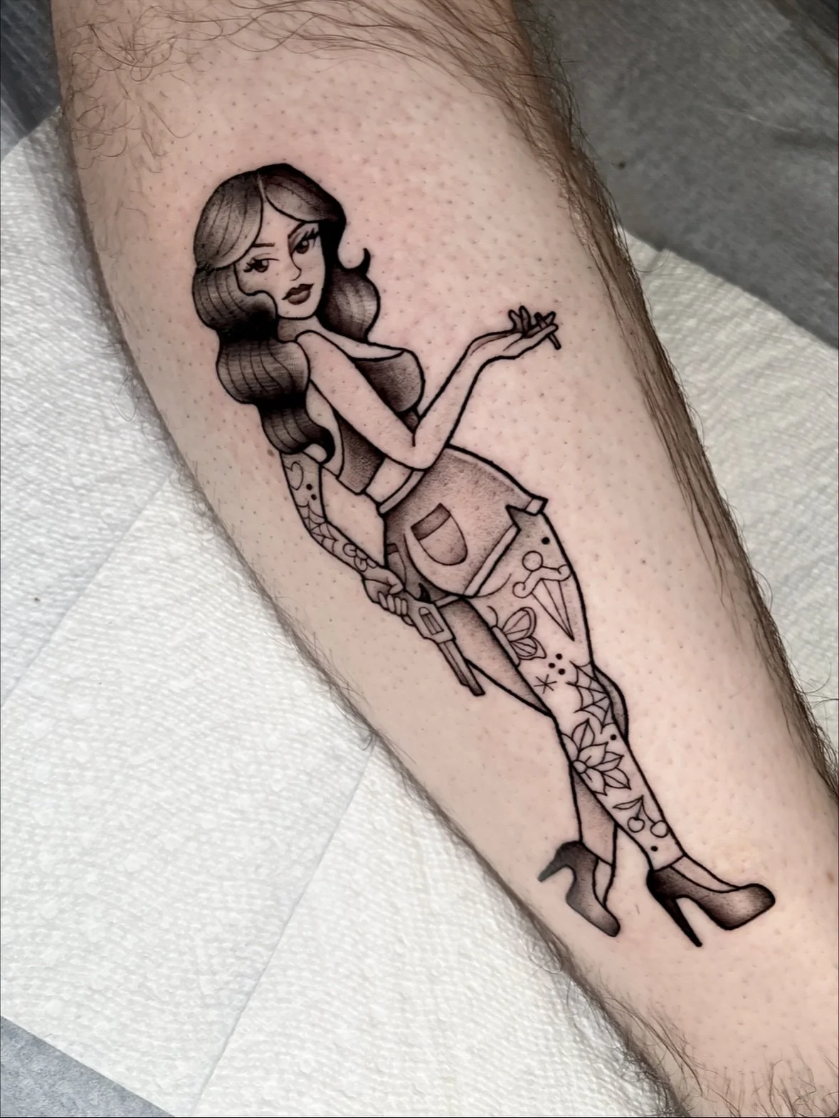 Pin up galllll, so fun to make 🫶🏻✨
Done @9lives.tattoo