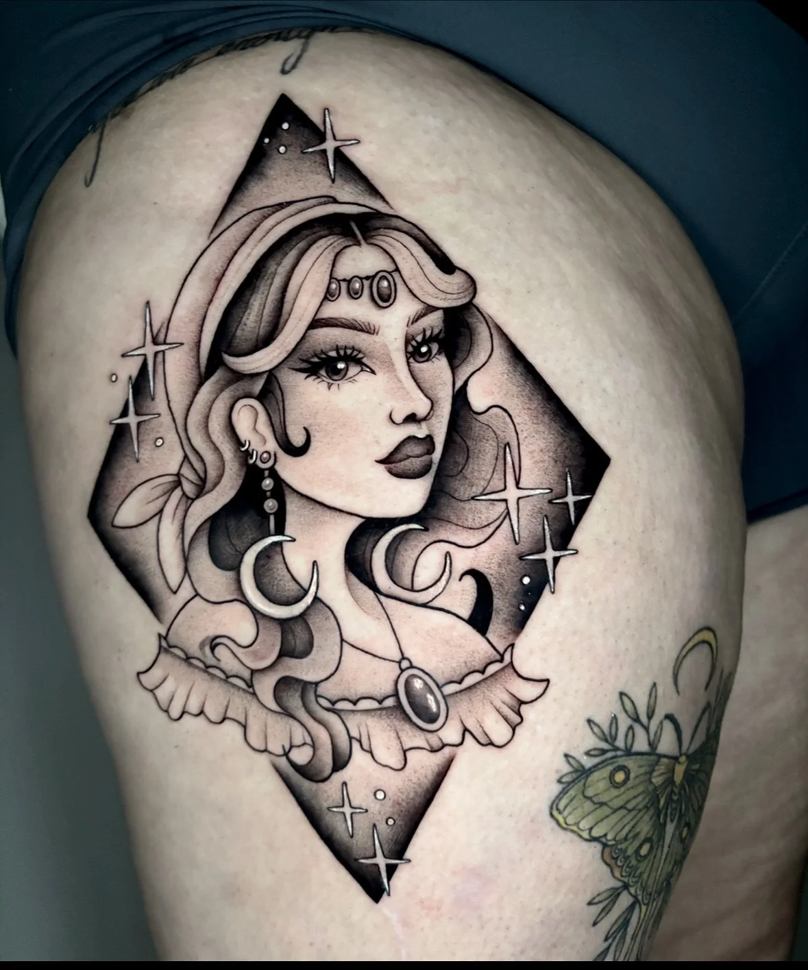 Magic wooomaannnn ✨🫶🏻🔮
Thanks Alexis!! Of course I&rsquo;d love to do more of these<3
Done @9lives.tattoo