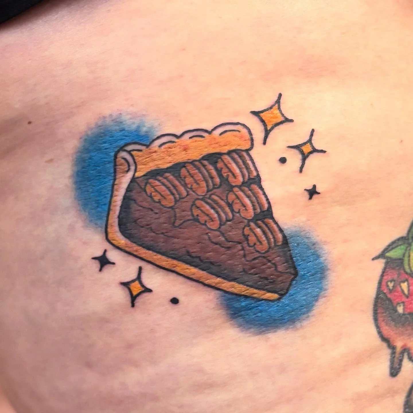 Slice of chocolate pecan pie for @lightscameraally 😋 I hope everyone has a safe and happy thanksgiving! Message me to book something for December ❤️