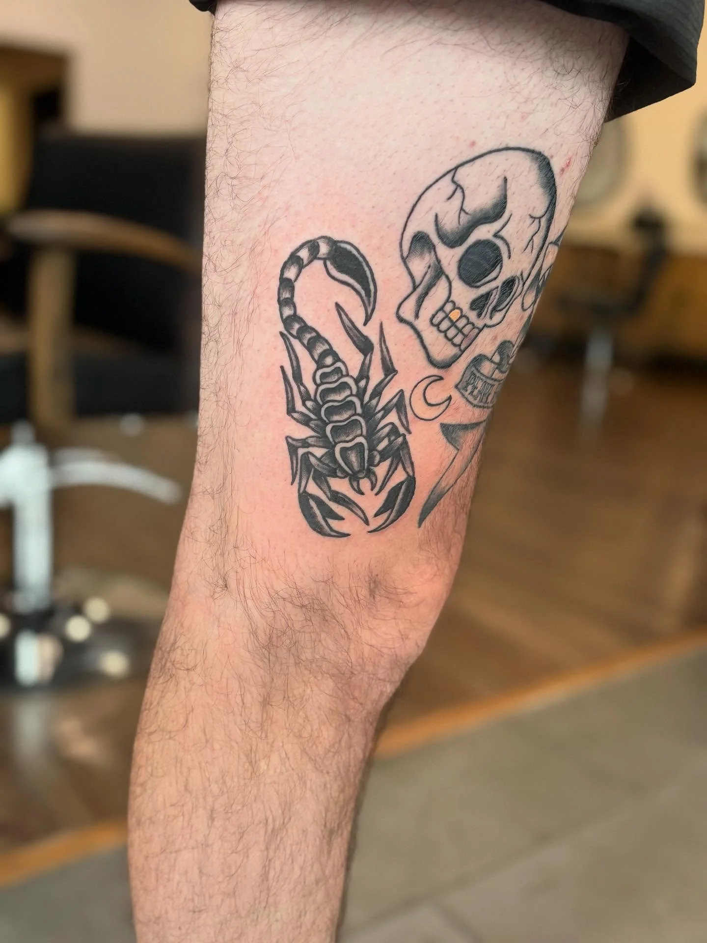 Adding more &amp; more to Chris&rsquo; leg! Thank u 🦂🖤 I have lots of availability this week leading up to Halloween 🧡 DM me 🧡
