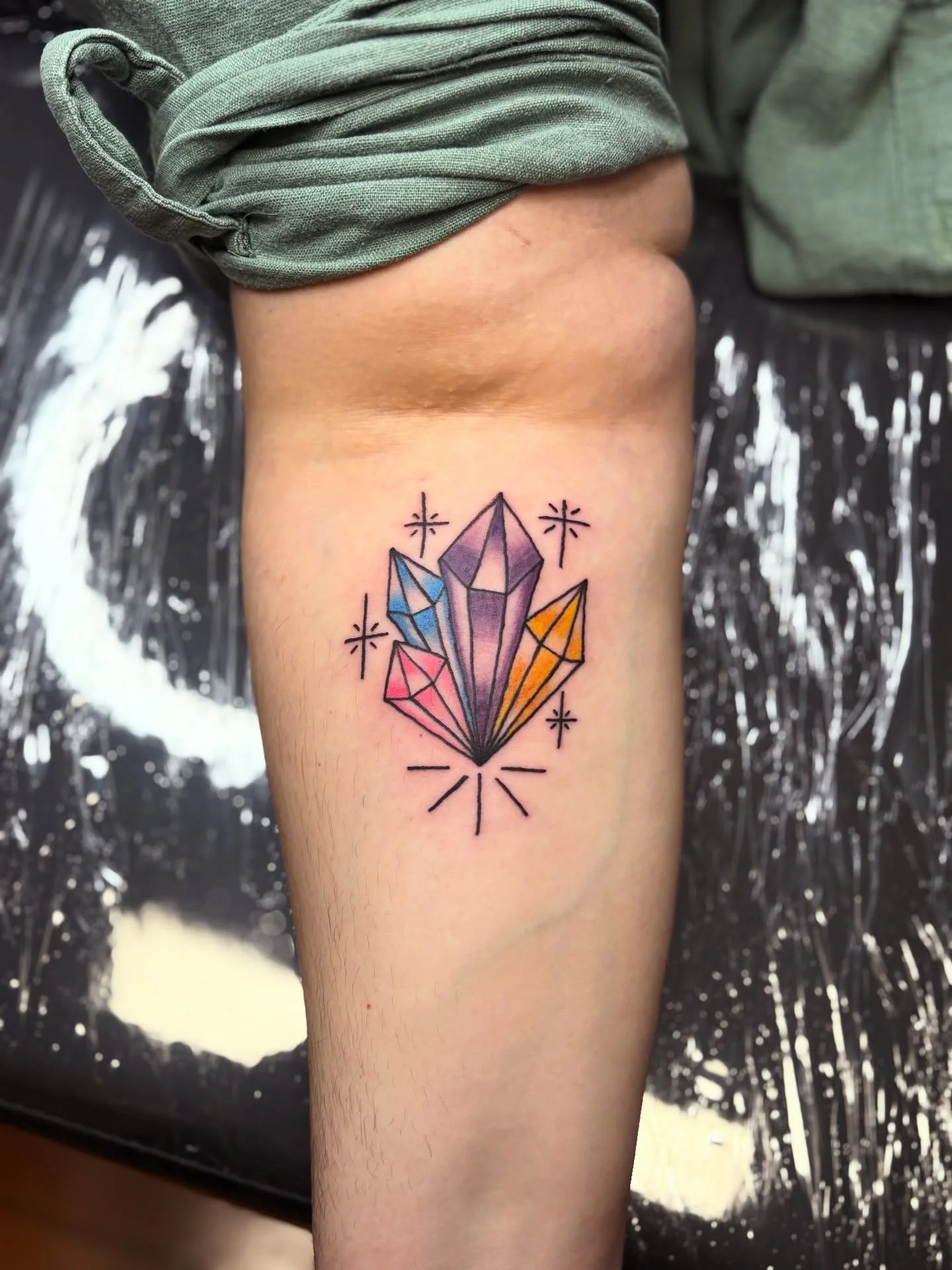 Crystals &amp; freak cloud for a v good friend @emilyographyy 💎🌩️ thank you for getting my flash 😭 

If you also want to get my flash, check them out in my highlights button ;) &amp; I got a lot more comin your way this month!

@9lives.tattoo 

#c