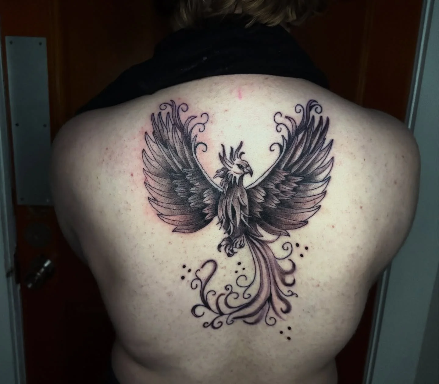 A phoenix for Hayden 🐦&zwj;🔥🖤

@9lives.tattoo