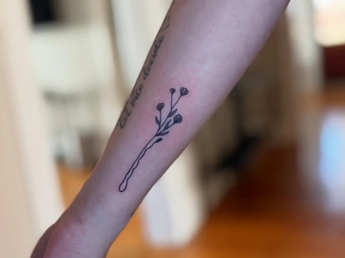 Cutesie tattoo for @stylesbymeg__ 💇&zwj;♀️🩰 

@9lives.tattoo 

#charlottetattooartist