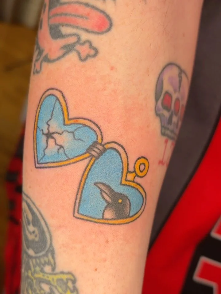 From my Valentine the 13th flash!! Thank u @theorin2000 🐦&zwj;⬛

@9lives.tattoo 

#charlottetattooartist #fridaythe13thtattoo #femaletattooartist #tattooflash #birb