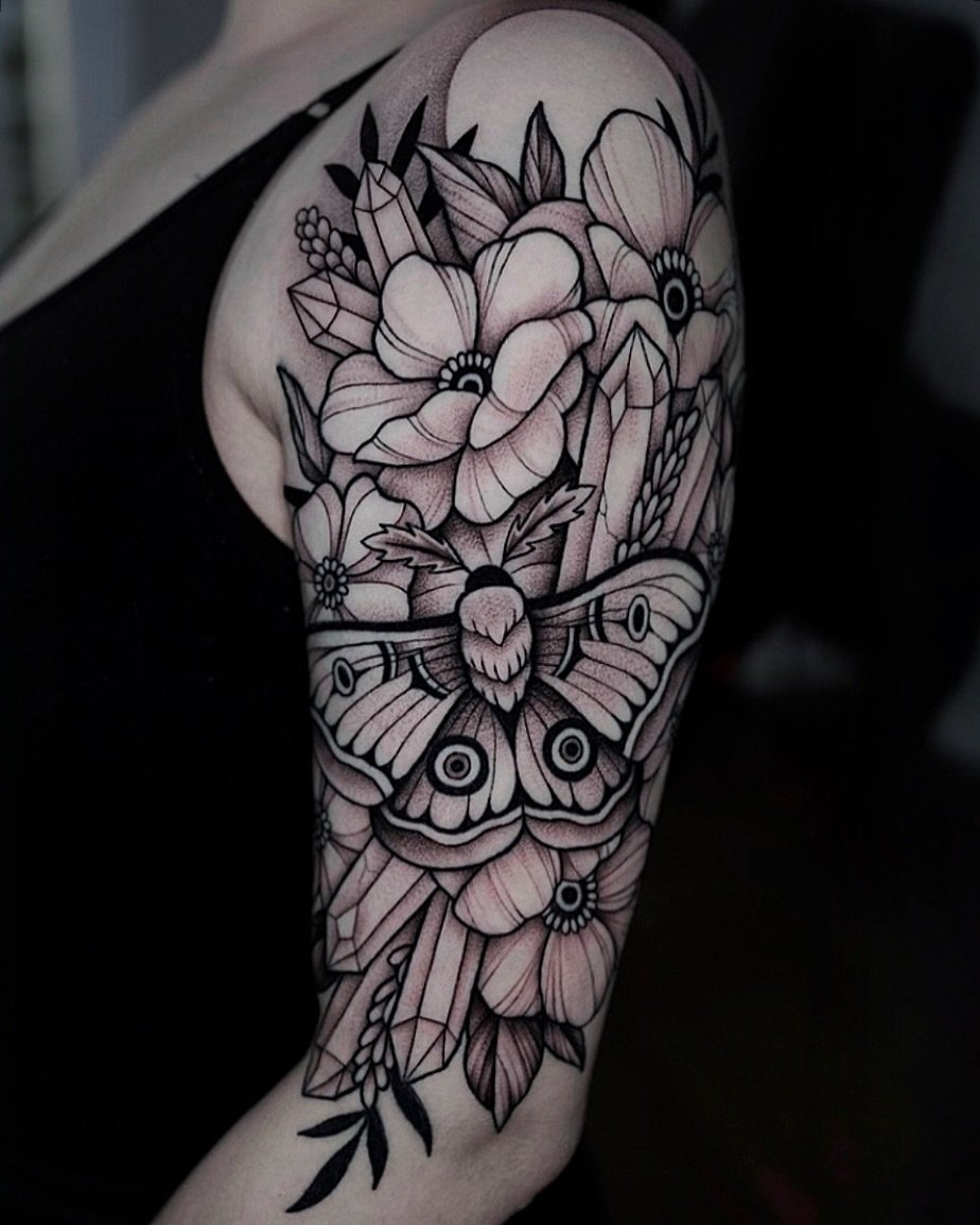 By @tattoosbysavannah 

#tattoo #tattoos #tattooed #tattooshop #tattooart #tattooideas #tattooartist #tattoostyle #tattoodesign #tattooing #tattooink #tattooinspiration #tattooideas #blackandgreytattoo #linework #moth #mothtattoo #halfsleeve #sleevet