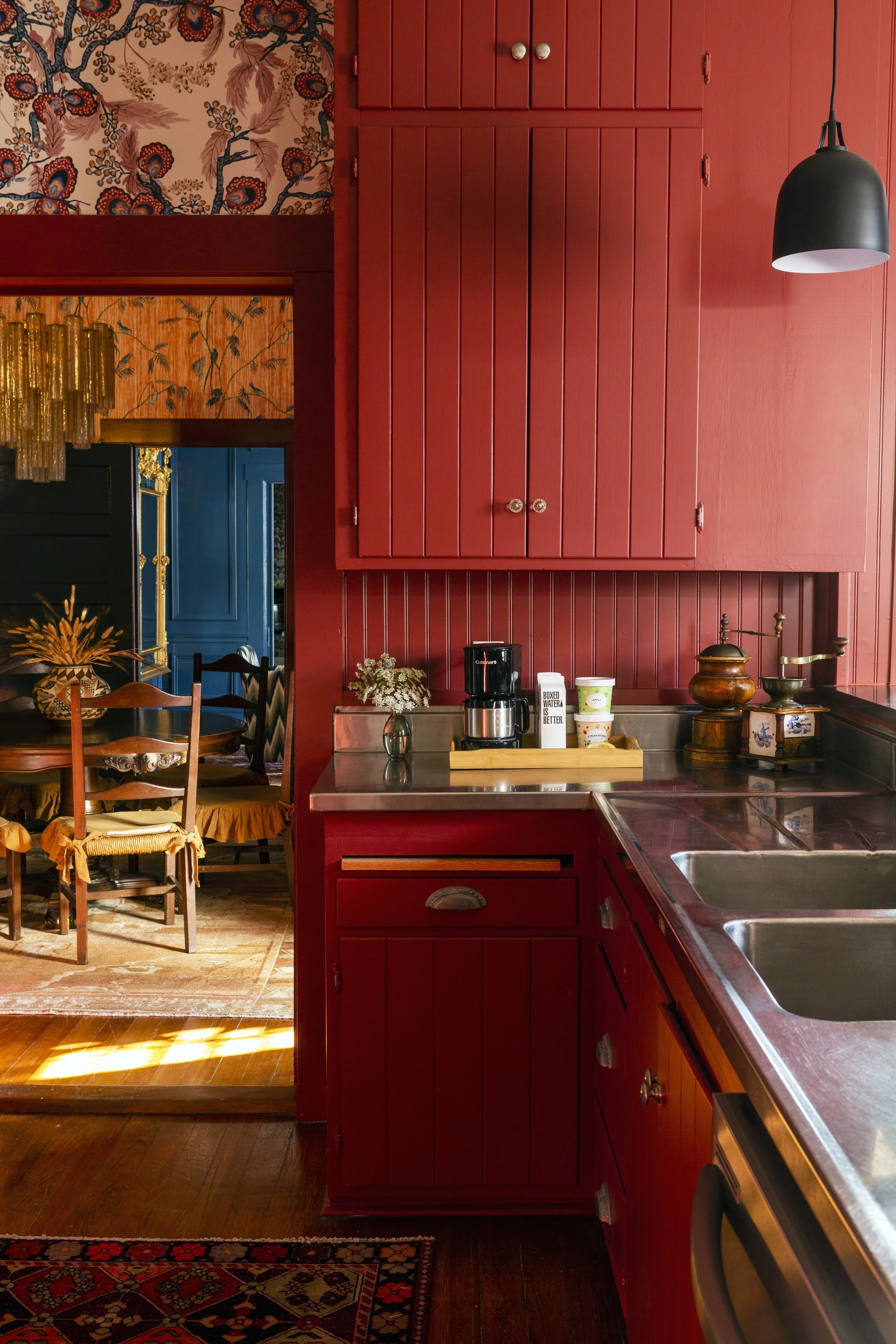 Whimsical and luxurious stay in Fredericksburg, Texas with full sized kitchen