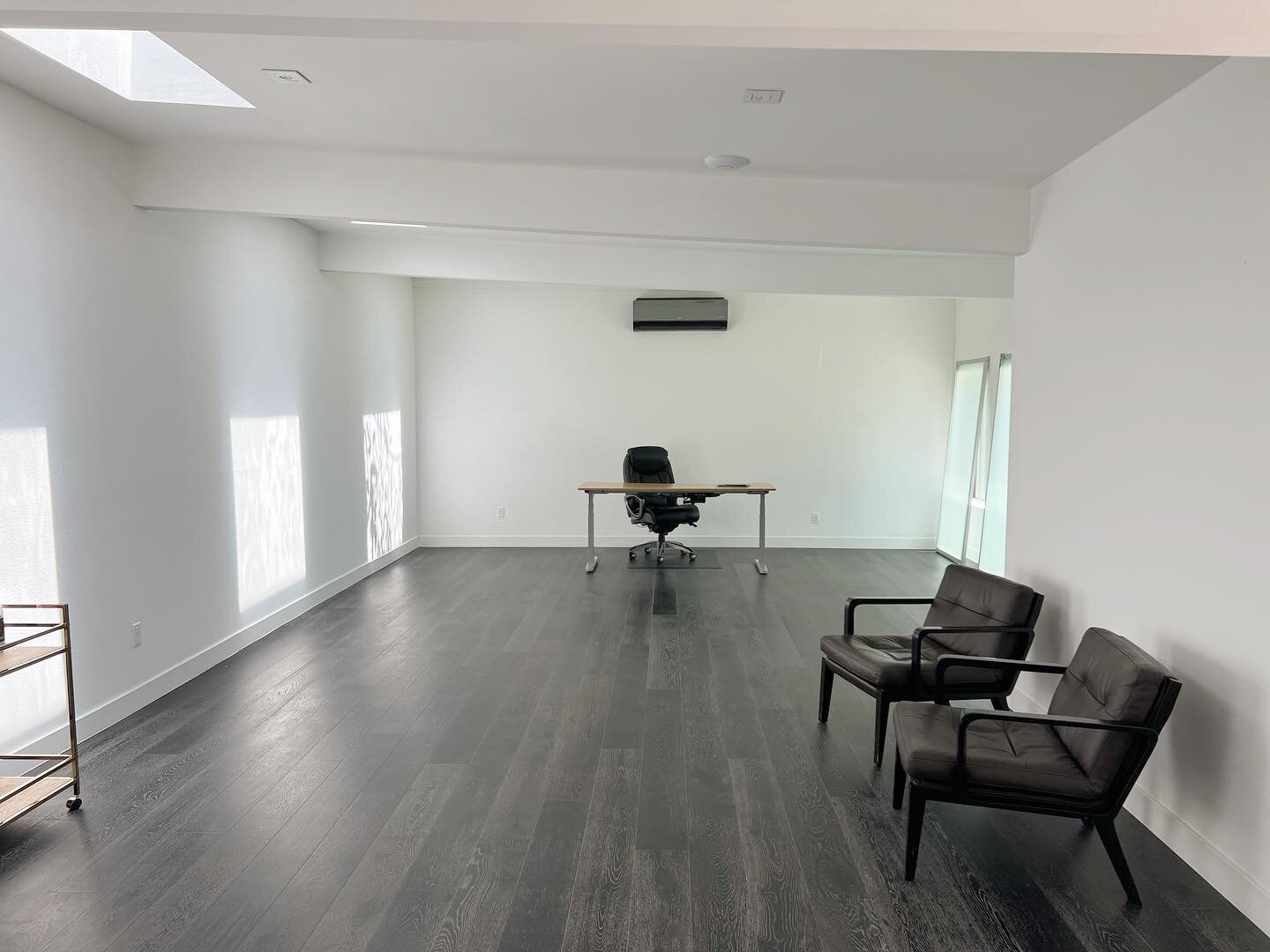 The Lexington Boss Building. 

Office for rent with a ton of amenities and options for added work spaces and shooting (photos, videos) spaces. 

Come check it out! 

#officespaceinhollywood #workspaceforrent