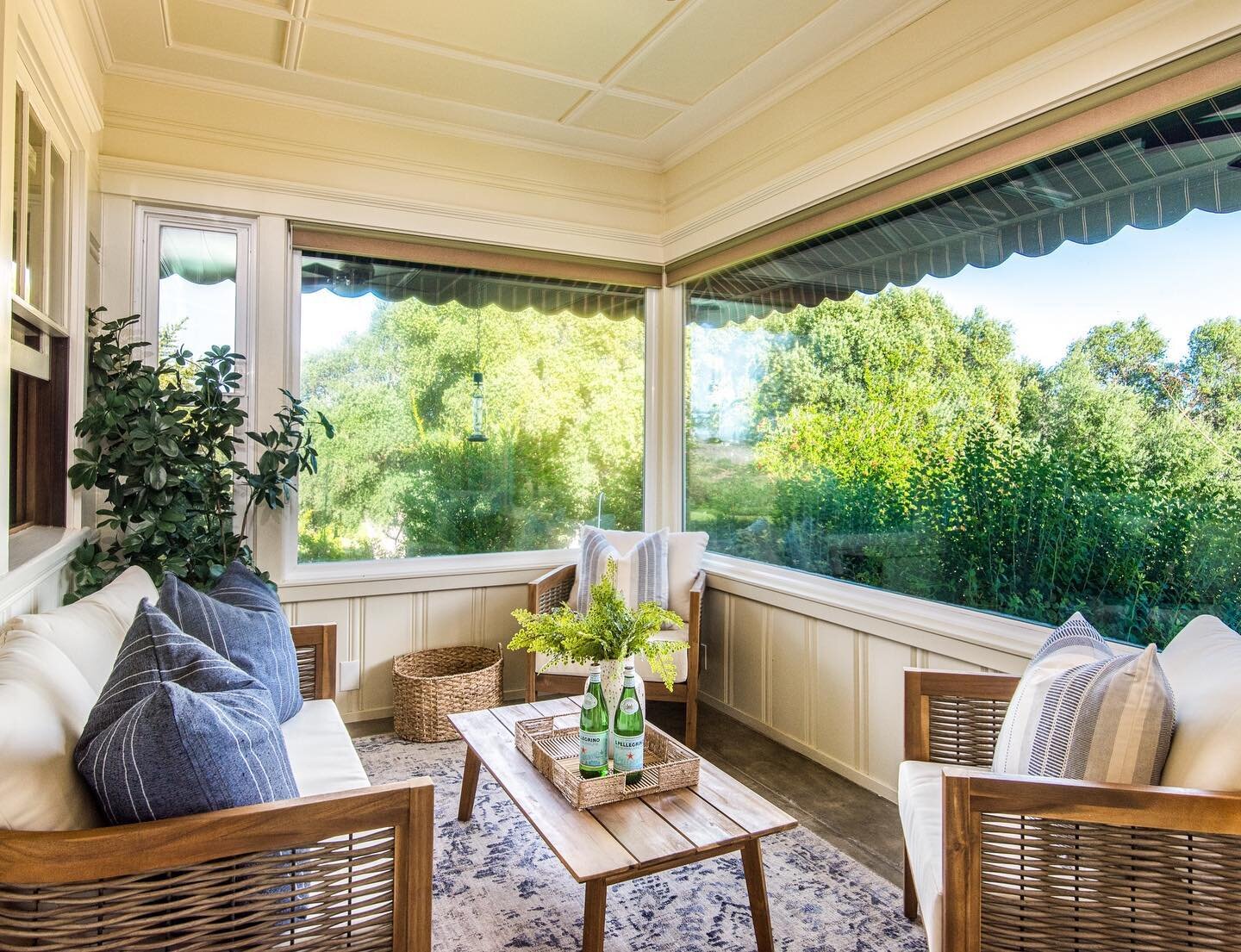 The only thing missing from these photos is a huge jug of fresh lemonade and a bottle of vino! Tag someone who you'd want to join you for a lounge here!

The Farmhouse's enclosed porch is a dream morning-to-night. We love to either cozy up from the c