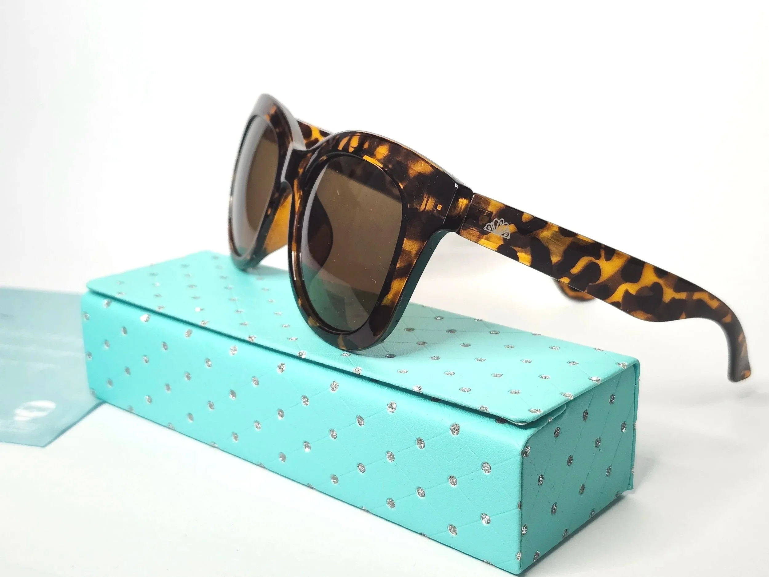 Holly Golightly, Tortoise Shell, oversized sunglasses, cat eye, breakfast at tiffany's, little black dress, socialite, sunglasses case, cult specs, cleaning cloth