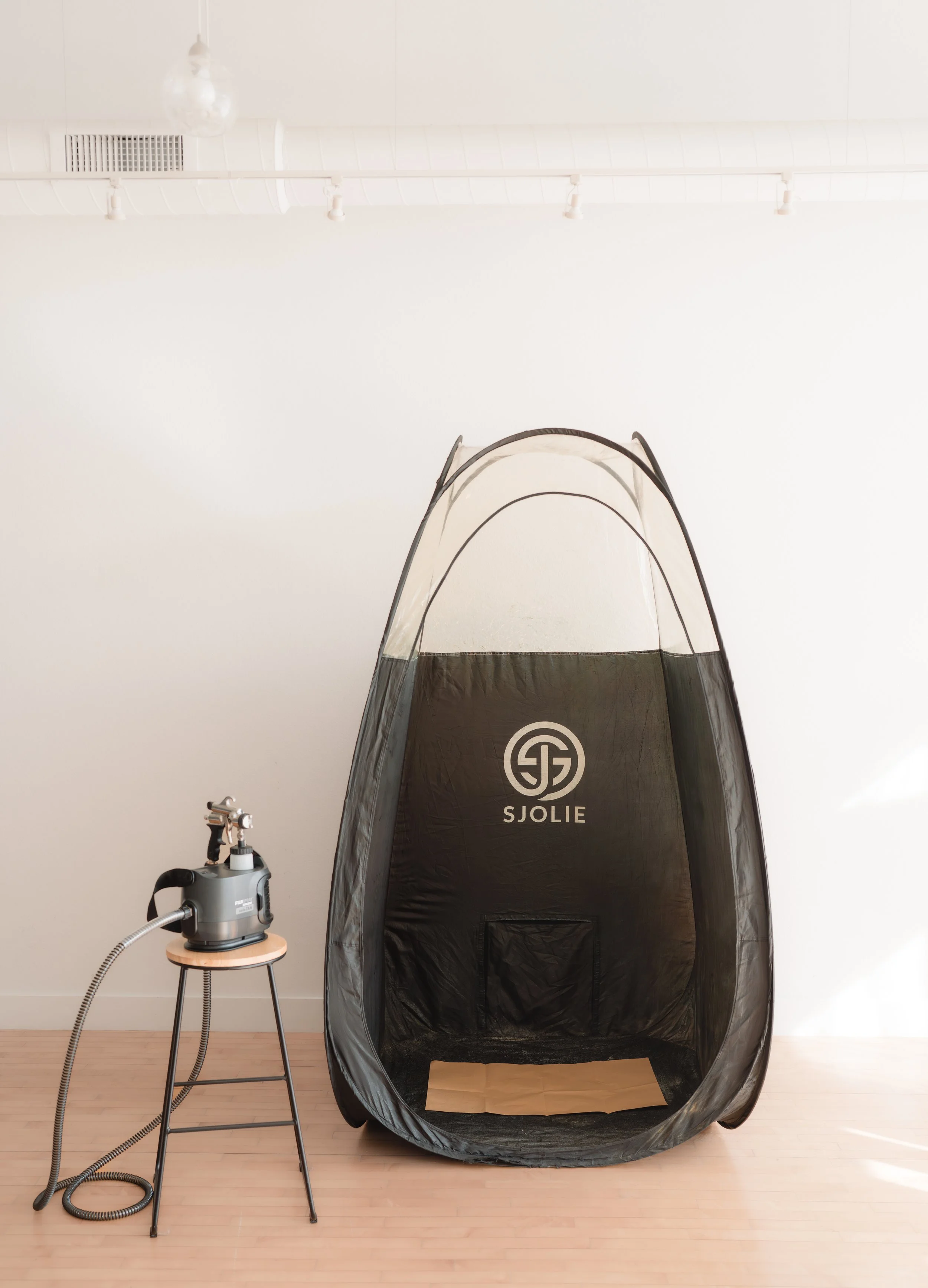 Bronzed Beauty is the highest-rated luxury tanning salon in Omro, Appleton, Oshkosh, and Fond du Lac—known for natural, flawless, confidence-boosting tans in a space that feels elevated yet welcoming.