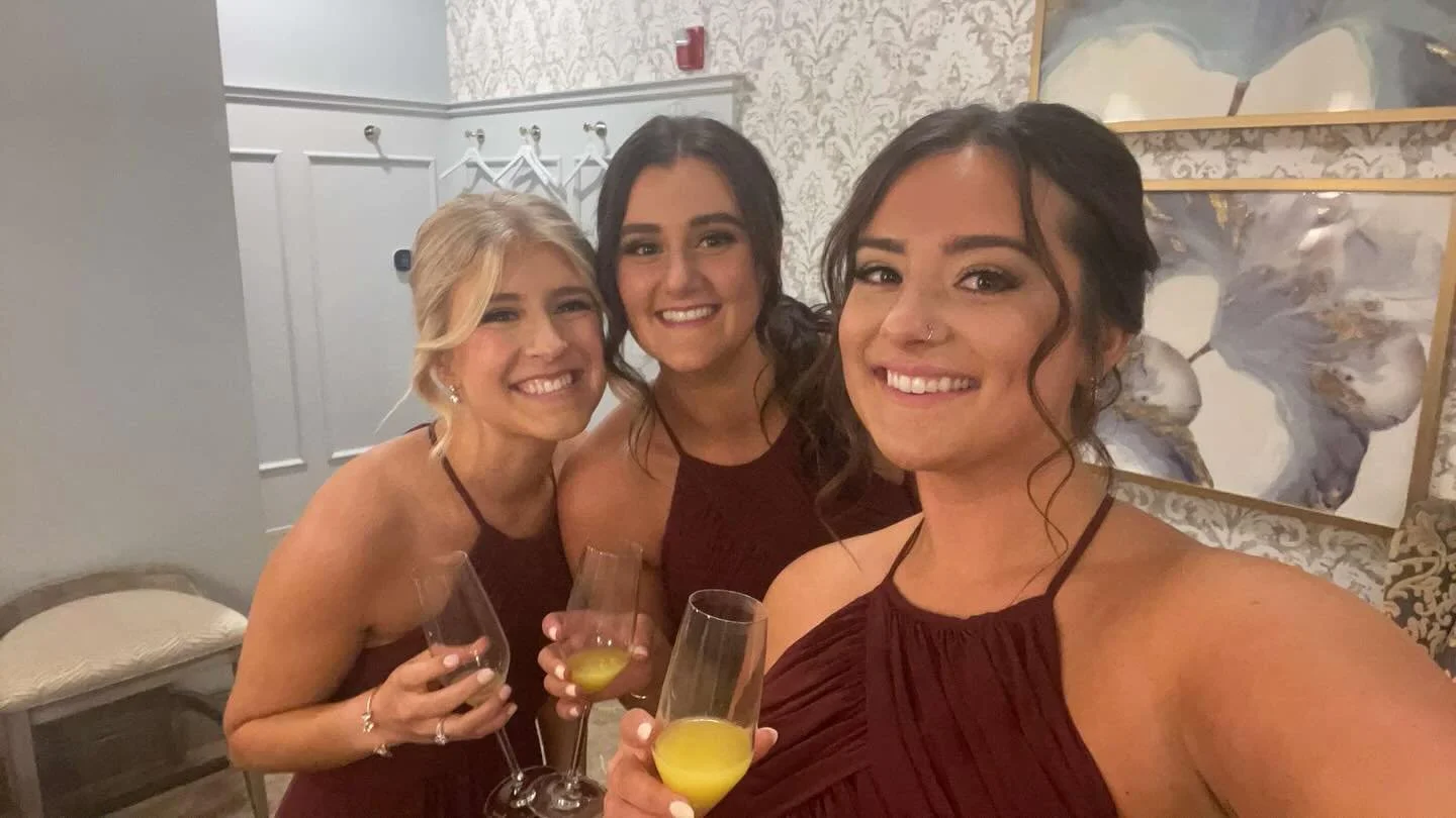 Highly recommend booking a spray tan with your bridesmaid crew&mdash;nothing like a little glow to make everyone feel bronzed on the big day! ✨ 

Book at www.bronzedbeautyllc.com 🫶🏼 see you soon!
⭐️ 100+ 5 star reviews 
📍513 N Main St, Oshkosh Wi 