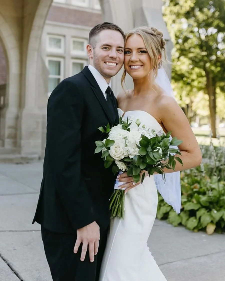 Because every bride deserves a flawless glow. ✨ 

Book at www.bronzedbeautyllc.com 🫶🏼 see you soon!
⭐️ 100+ 5 star reviews 
📍513 N Main St, Oshkosh Wi 54901 -  Located inside Divine Beauty LLC