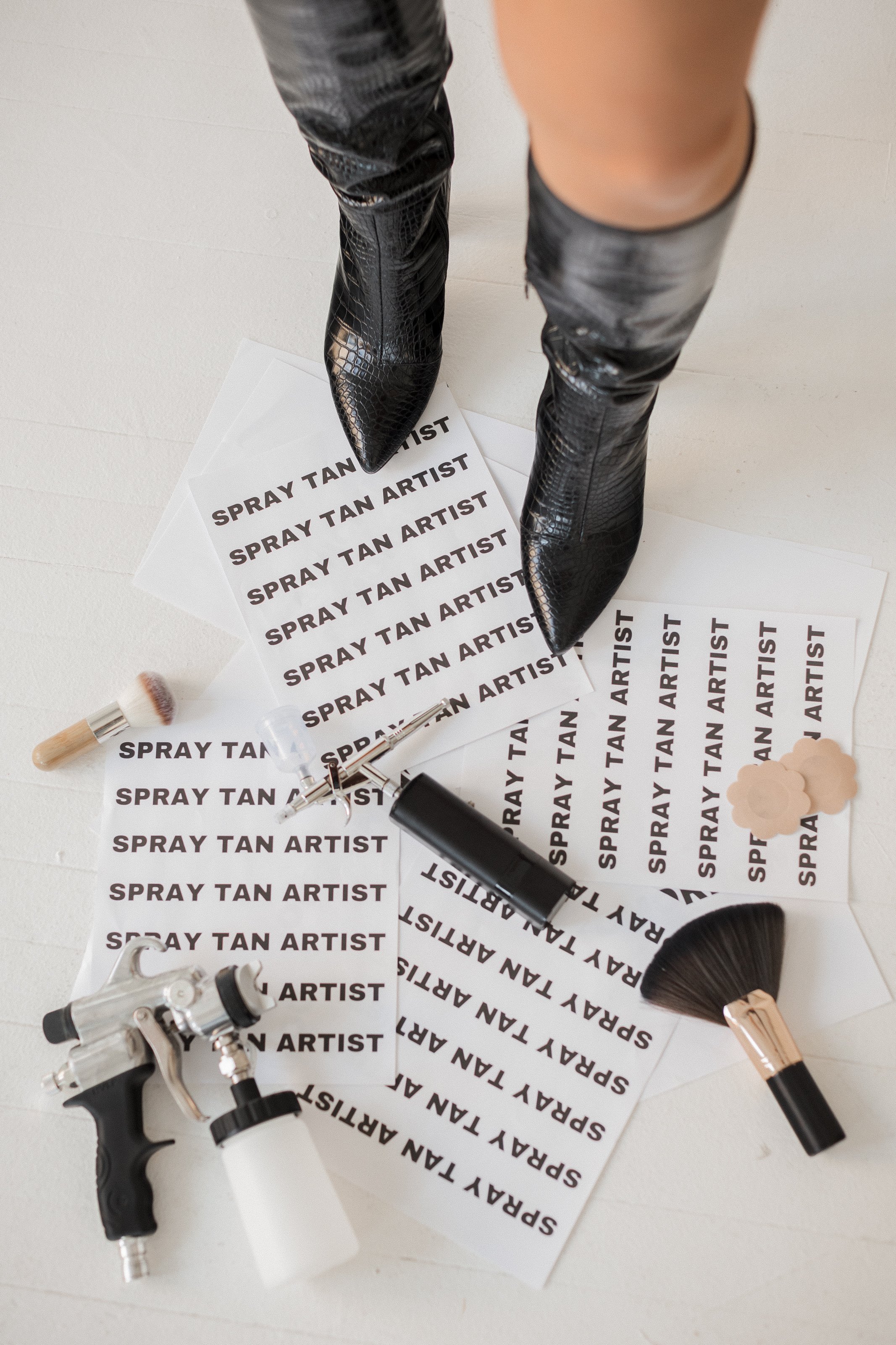 Bronzed Beauty is the highest-rated luxury tanning salon in Omro, Appleton, Oshkosh, and Fond du Lac—known for natural, flawless, confidence-boosting tans in a space that feels elevated yet welcoming.