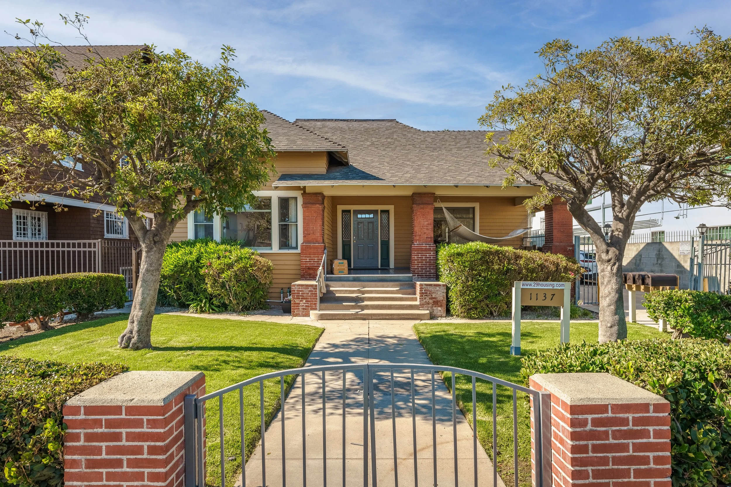 1137 W 29th St1.jpg