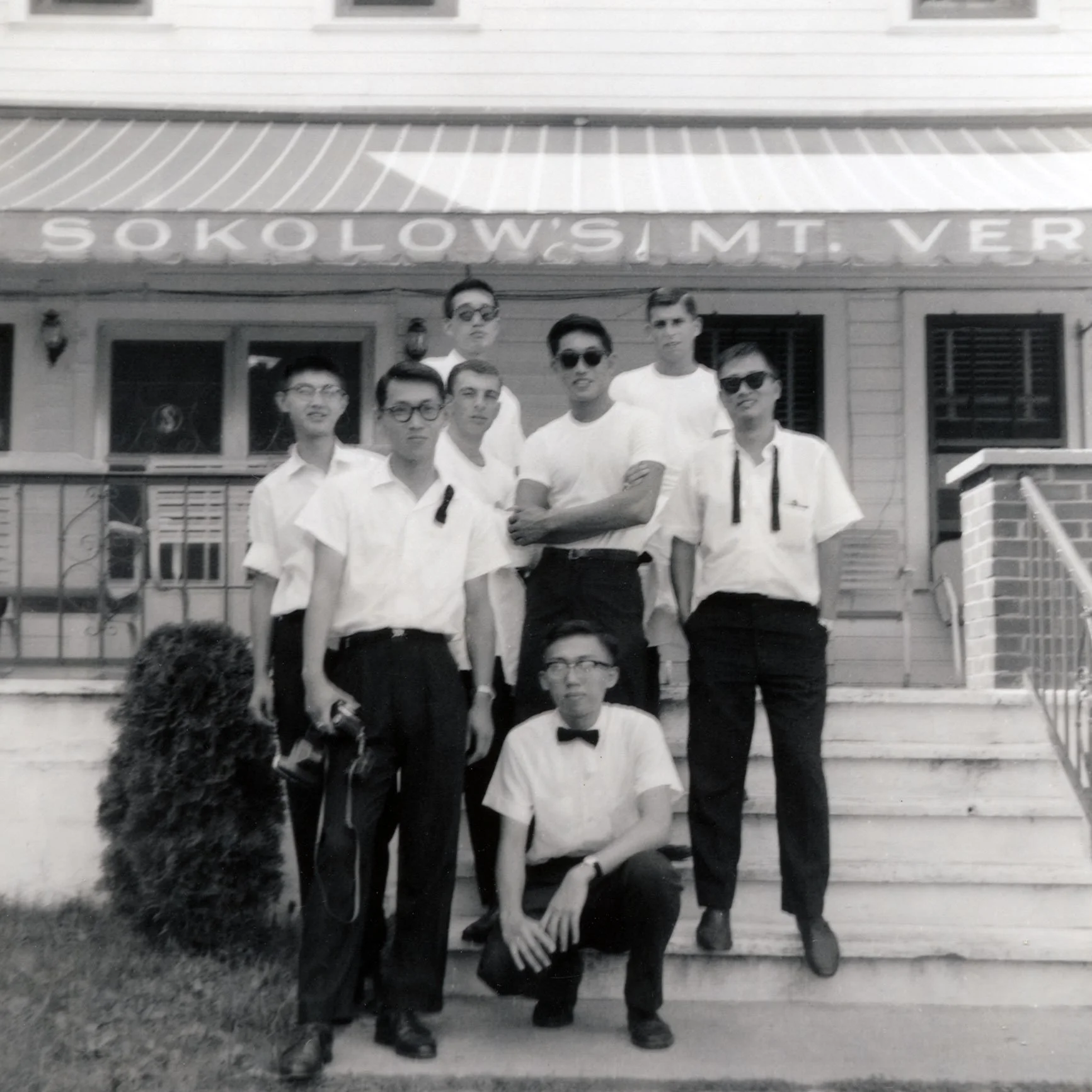 Waiters-at-Sokolows-Hotel.jpg