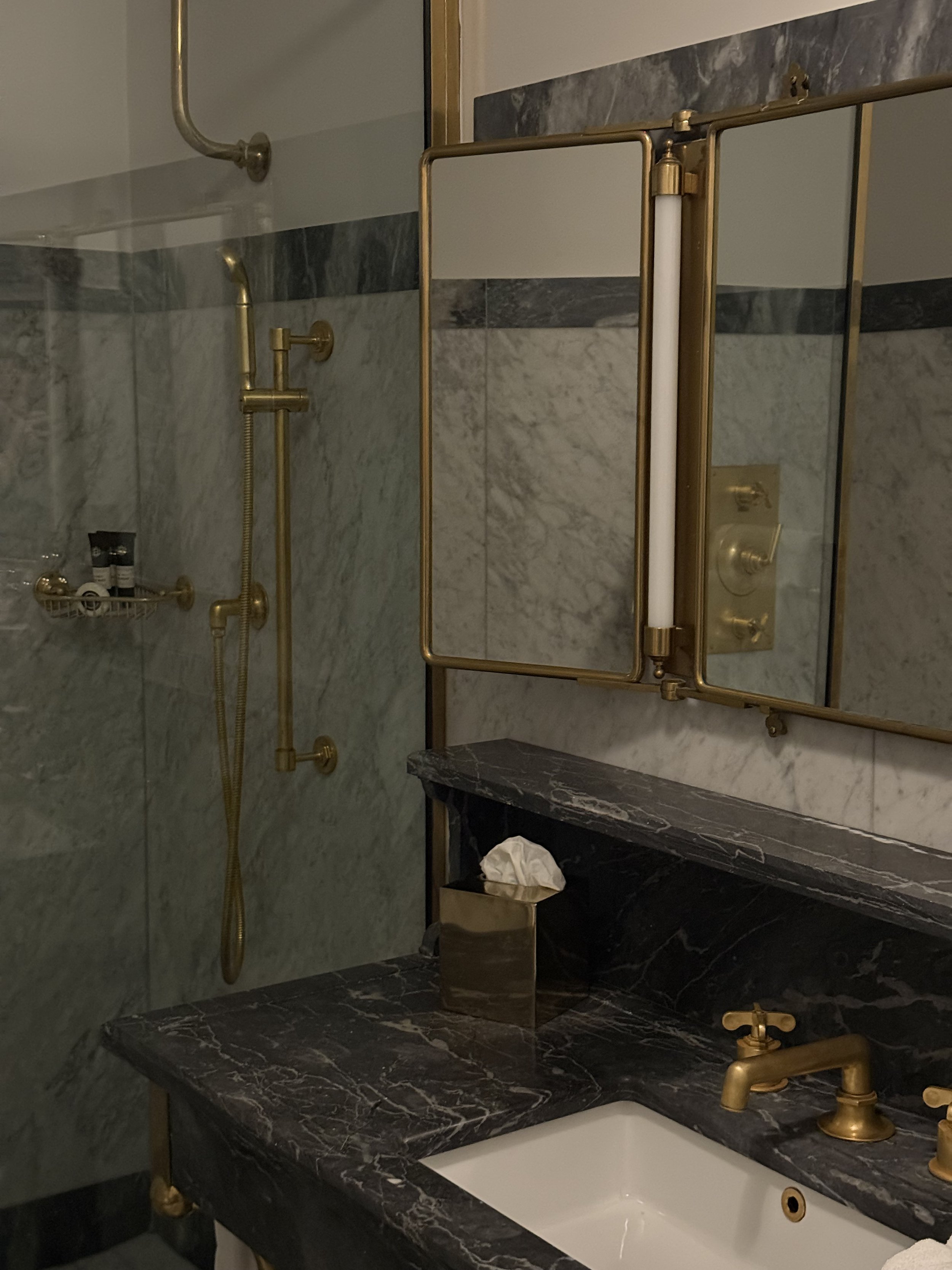 hotel chelsea | the marble en suite