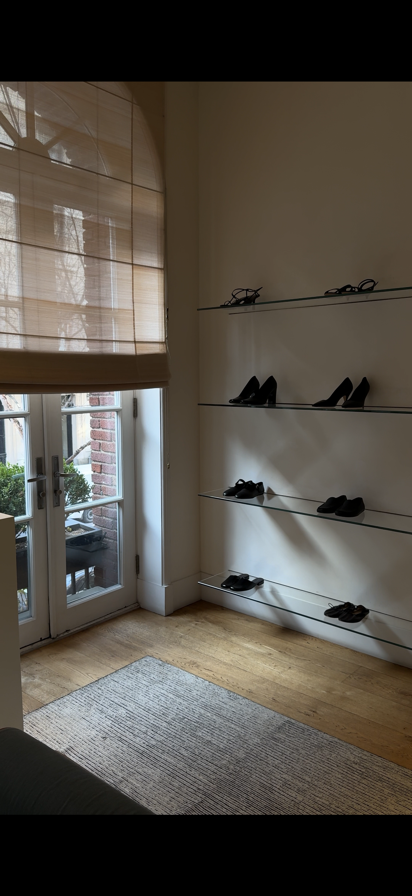 droll over the row's collections &amp; displays