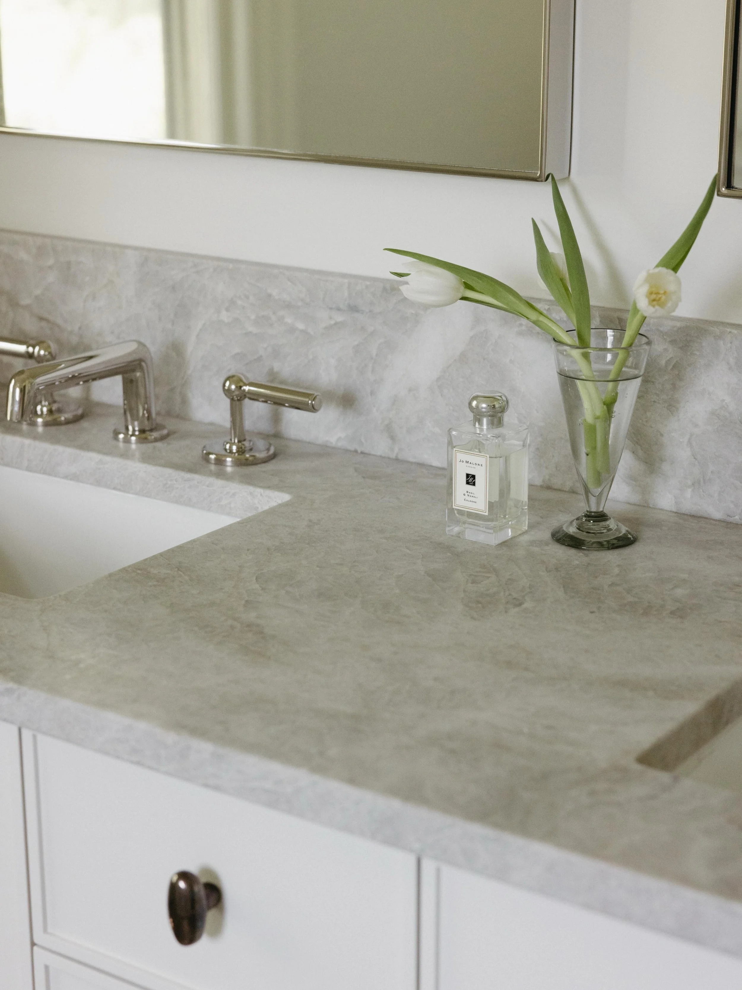 Pretty details from our Historic Wynnewood project, because we believe every nook deserves to be its own moment. 

Design @eradesignhouse 
Photography @laurenkonradphoto