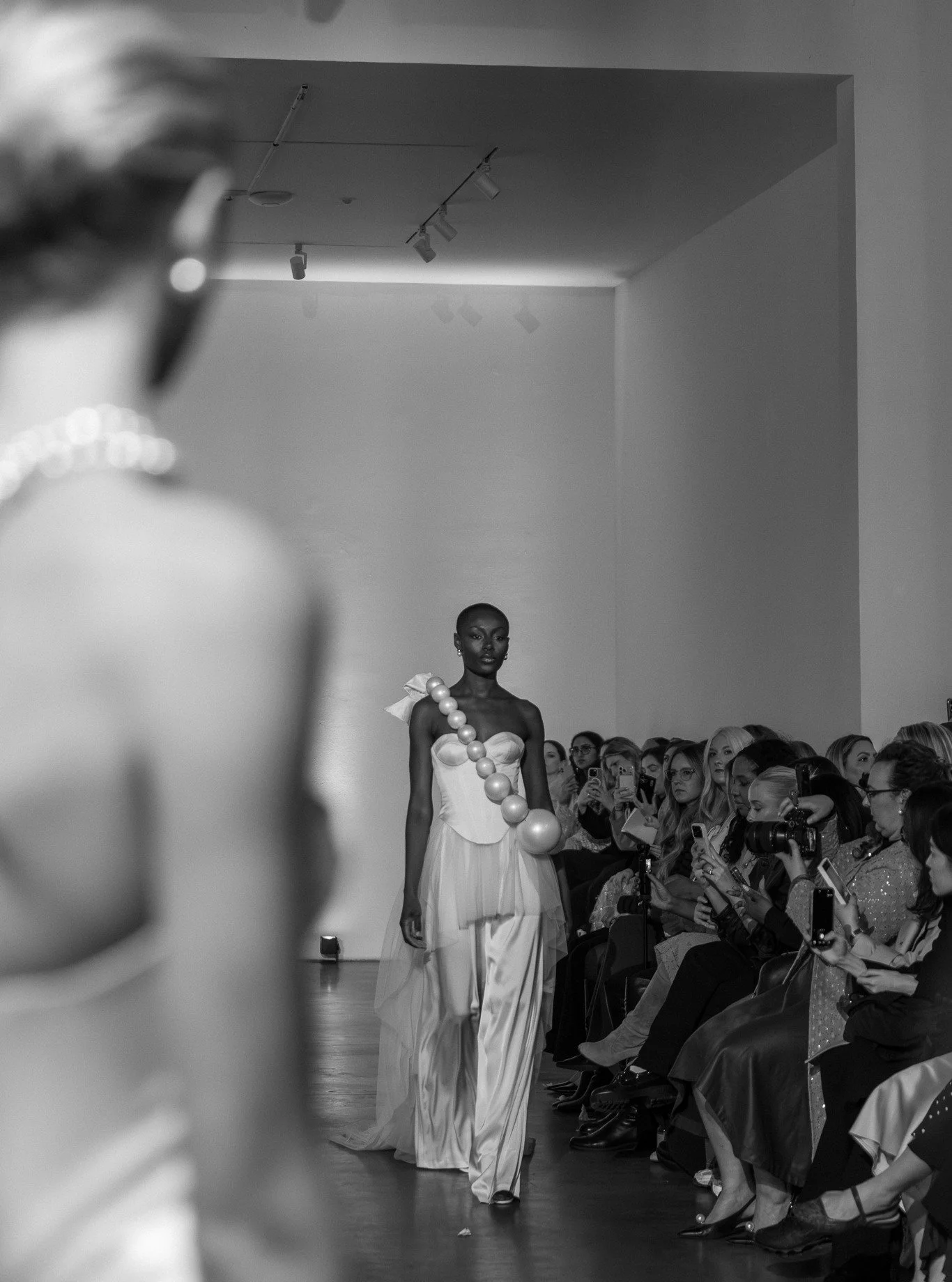 Atelier Holmes x Lihi Hod SS27 at New York Bridal Fashion Week &mdash; captured in the heart of Chelsea NYC. Where couture craftsmanship meets downtown edge, redefining the modern bride for the New York runway.

#AtelierHolmes
#LihiHod
#NYBridalFashi