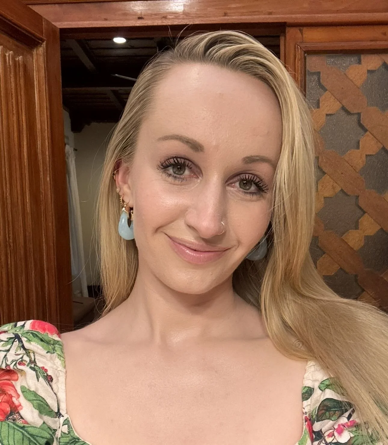 Proof that even when you&rsquo;re getting &ldquo;older&rdquo; you can actually become lighter, happier, more free, more beautiful &amp; more embodied. 

Reverse aging is real 😉 

These photos are from now ➡️ back to 2021, in that order. In my opinio