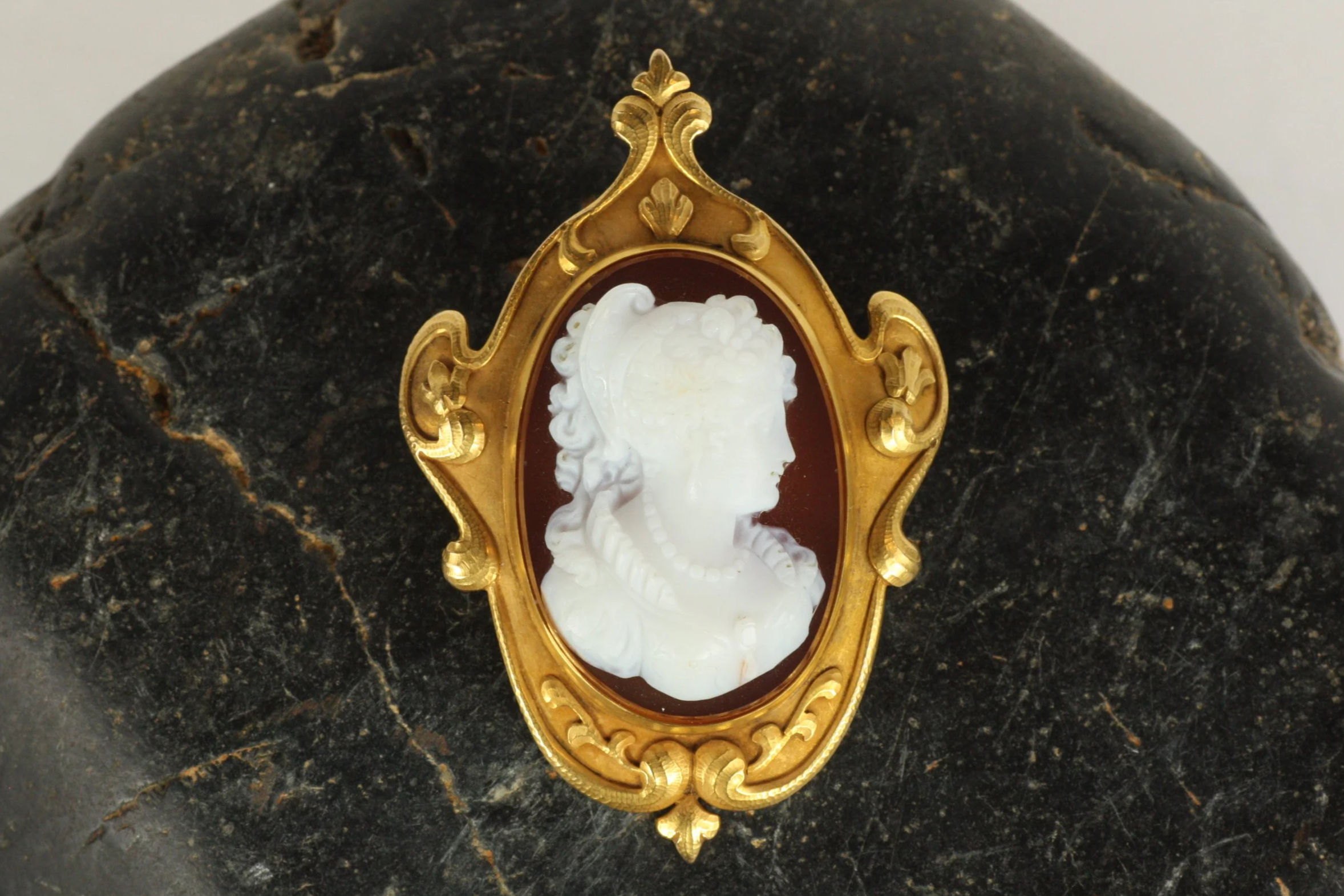 Antique Hardstone Cameo Brooch