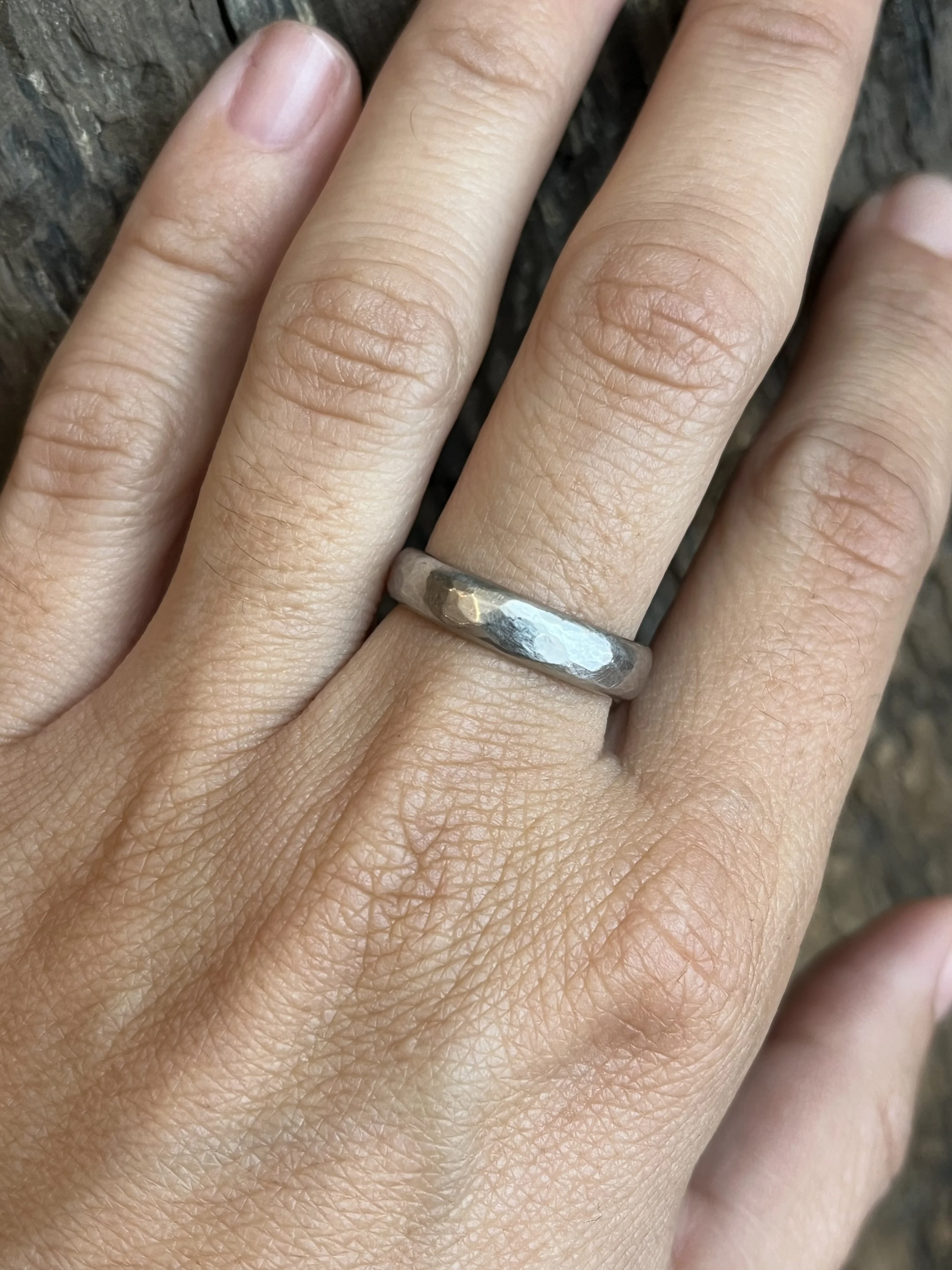 comfort-fit-platinum-wedding-band-2.jpg