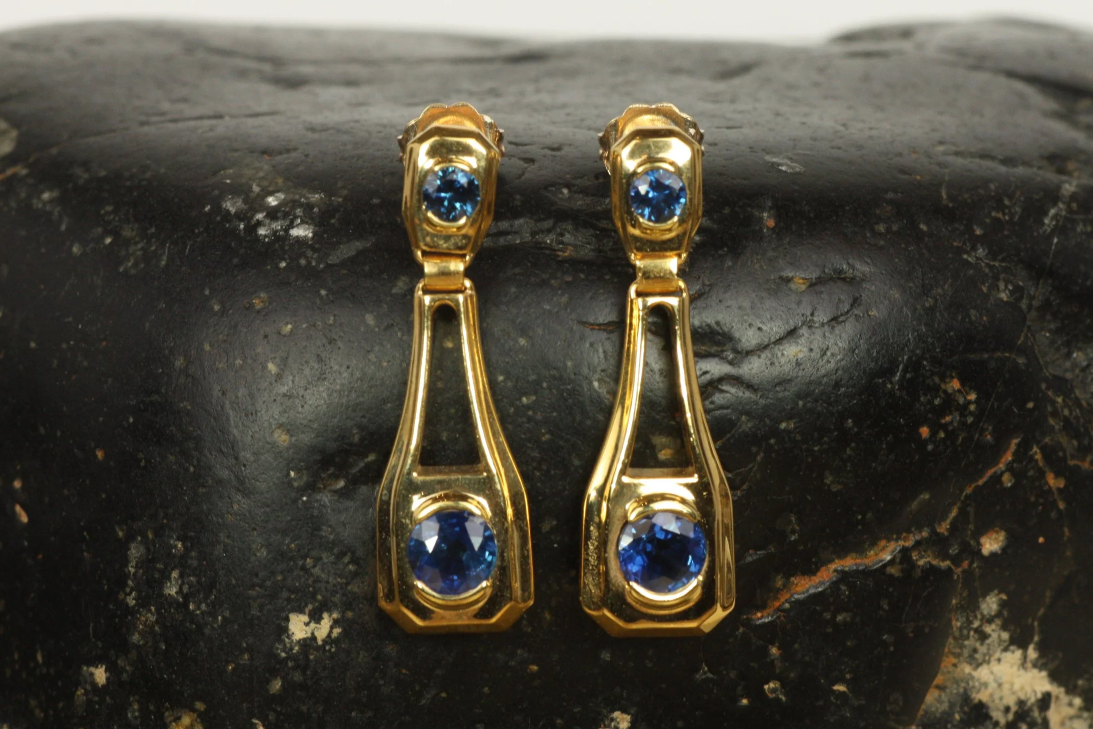 Blue Sapphire Dangle 18K Gold Earrings