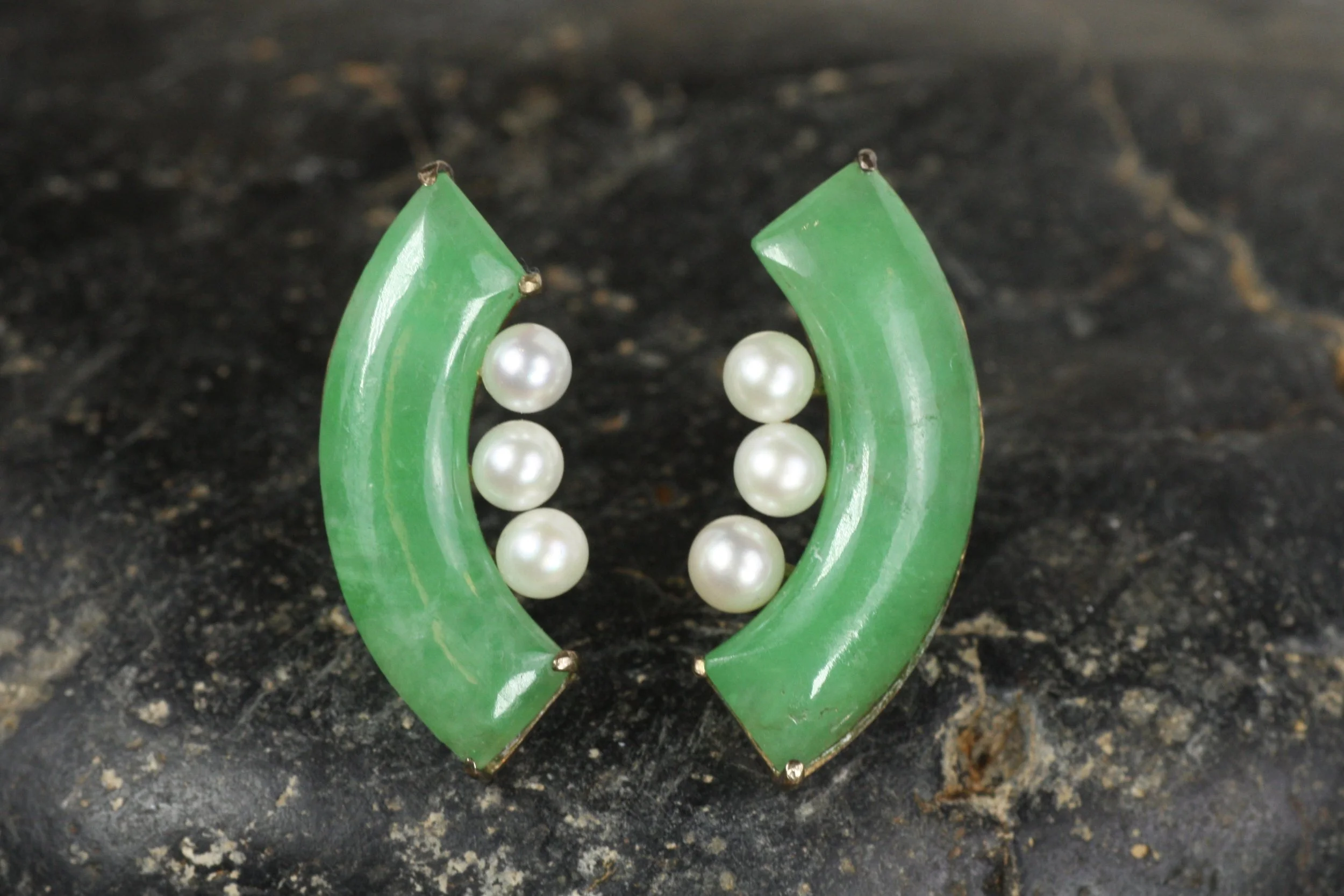 Jade and Pearl Curved Earrings