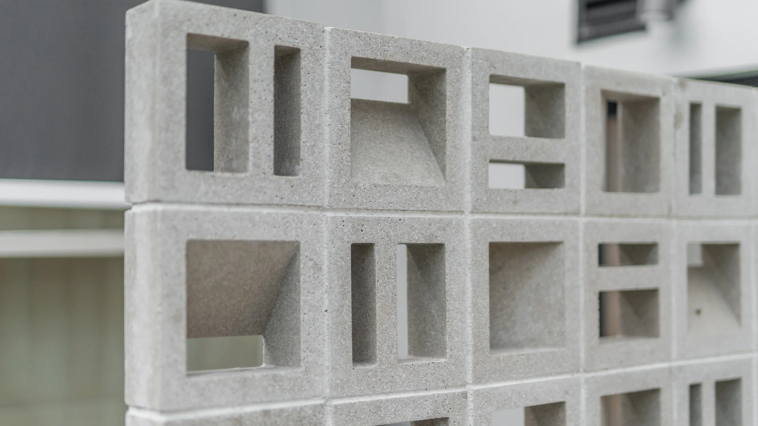Engineered Stone vs Concrete Breeze Blocks: What Matters on Premium U.S. Projects