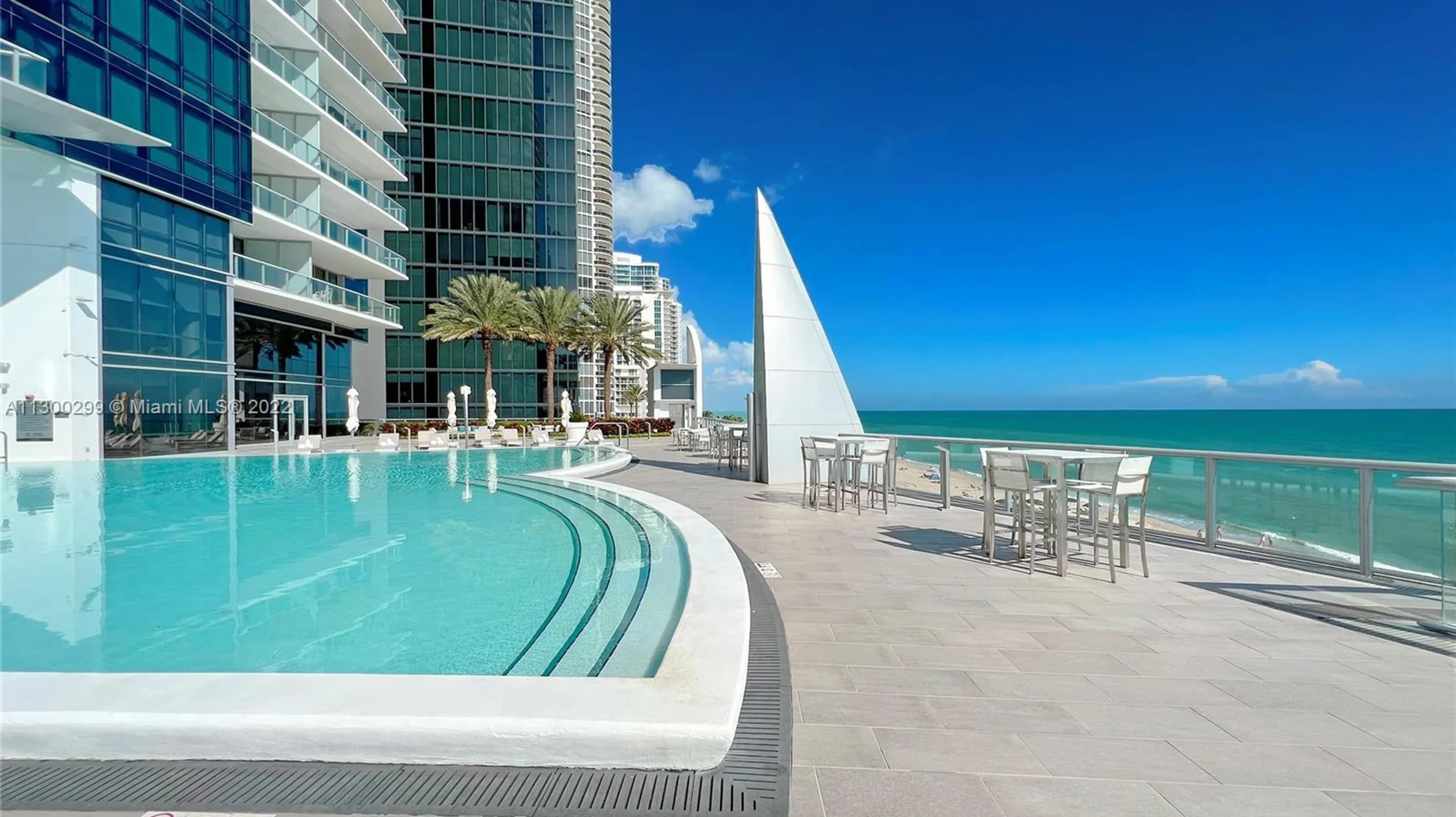 Infinity Edge and Perimeter Overflow Pools: When Custom Pool Grates Matter Most