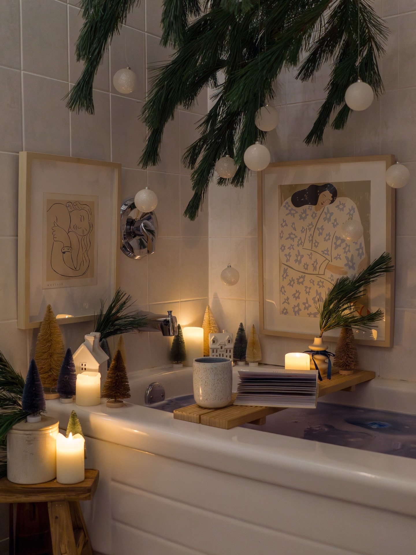 Getting inspired by past wintery baths I&rsquo;ve created, if you had to choose which one is your favourite??

#bathtime #tubclub #pocketsofmyhome #mycuratedaesthetic #howyouhome #creativebath #theartofslowliving #commanddonoharm #bathartists #creati