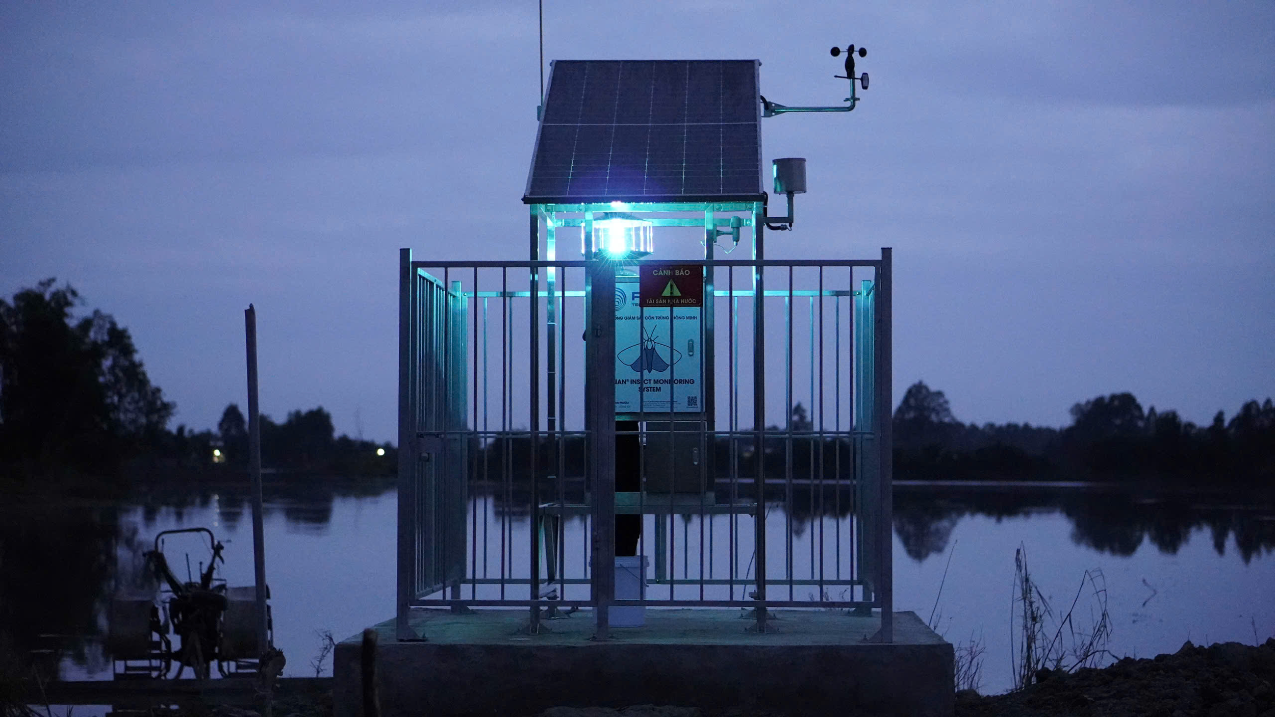 RYNAN's Insect Monitoring System at night