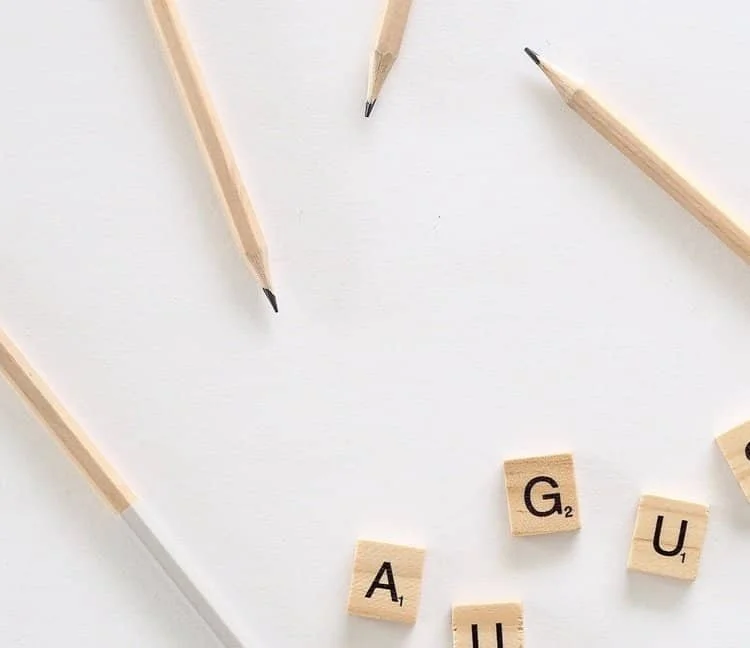 Puisia kyniä ja kirjaimia