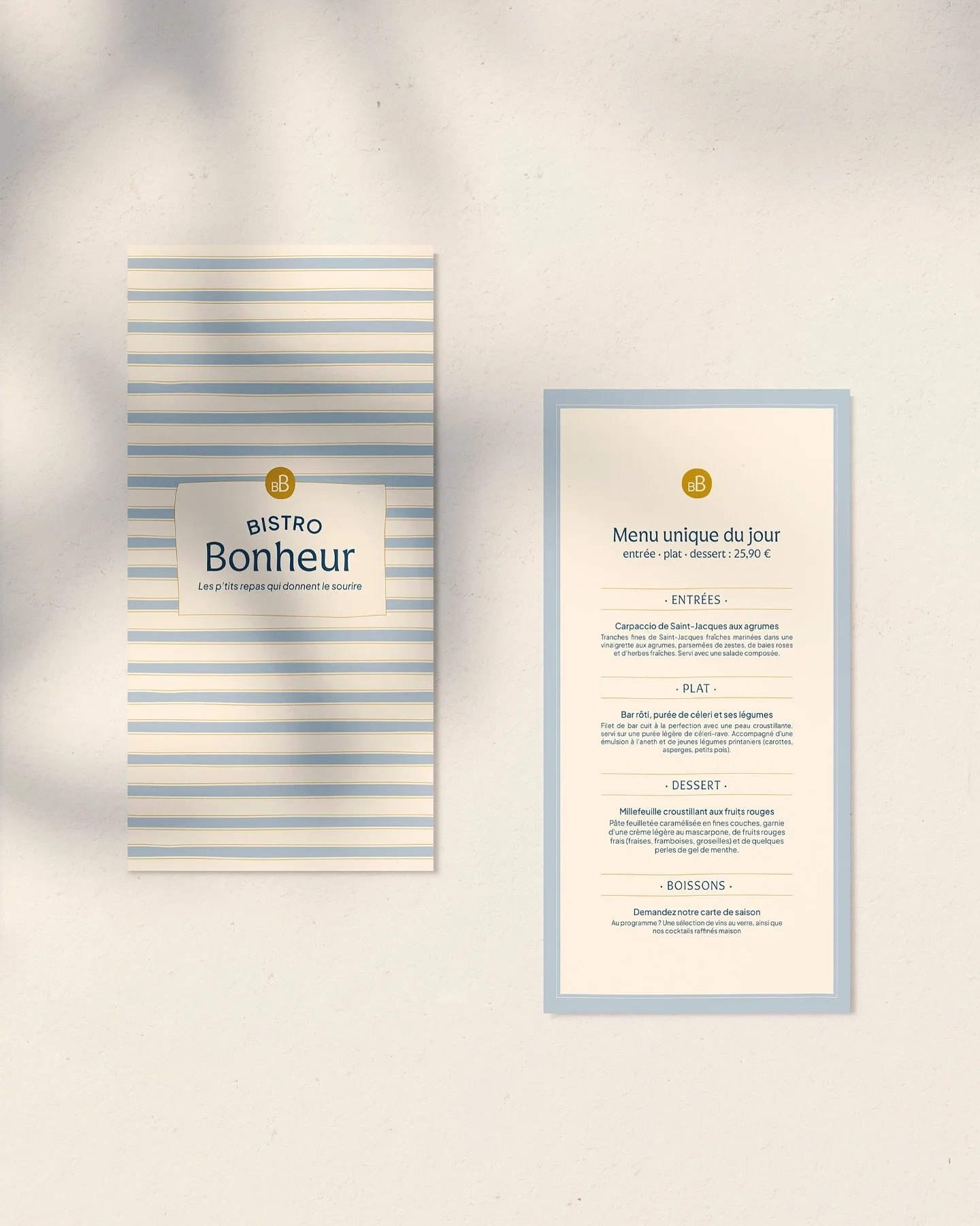 ✺ Un menu qui donne le ton.
Avant la premi&egrave;re bouch&eacute;e, il y a le menu, et quand il est pens&eacute; avec soin, c&rsquo;est d&eacute;j&agrave; un avant-go&ucirc;t de l&rsquo;exp&eacute;rience 👀.
Le brief &eacute;tait clair : traduire l&