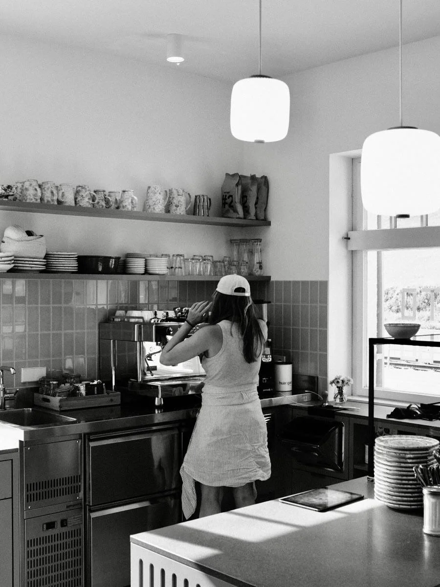 📷 behind the lens: Lucas Paolo Kainz
Kiosk LERMOOSER @fix_christina 
.
.
#lermoos #hotel #kiosk #lermooser #siebträger