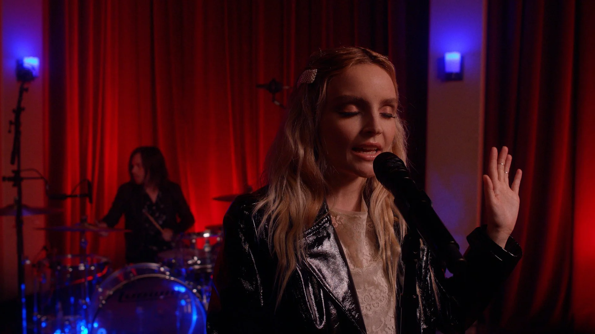 Chvrches ‘Screen Violence CBS Performance’