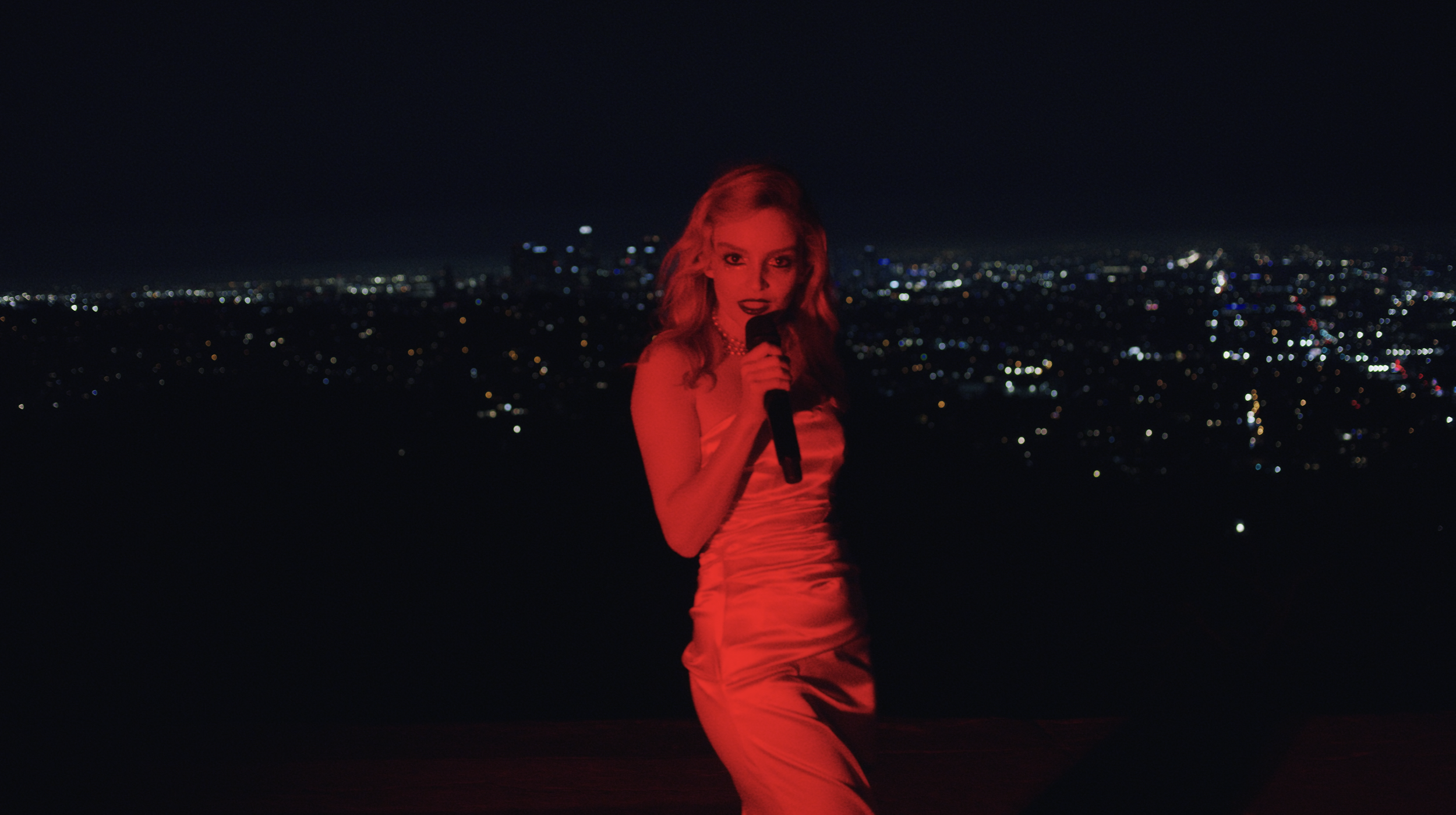 Chvrches ‘Good Girls’ (The Tonight Show Starring Jimmy Fallon Performance)