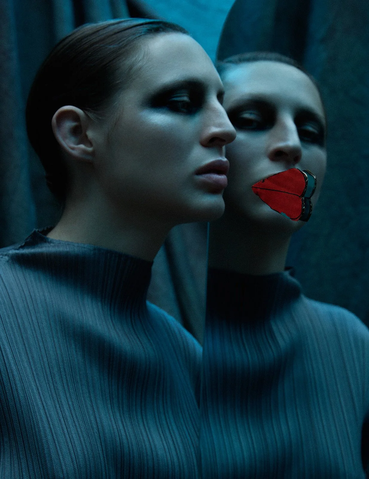 NAOMIELAAN_MIRRORMIRROR_BELLA_MIRRORMIRROR_NAOMIELAAN_BELLA_p.jpg