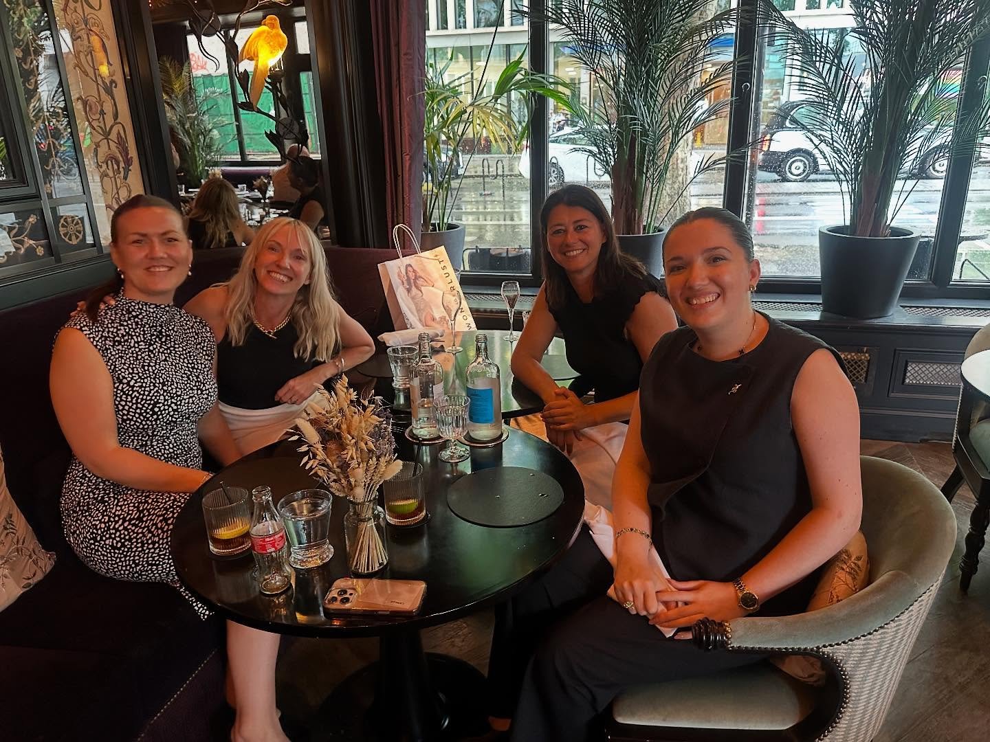 Long overdue catch up lunch with the fab team @loscarlondon today 🥰
Their new menu is just&hellip; 🤤

#holborn
#boutiquehotel